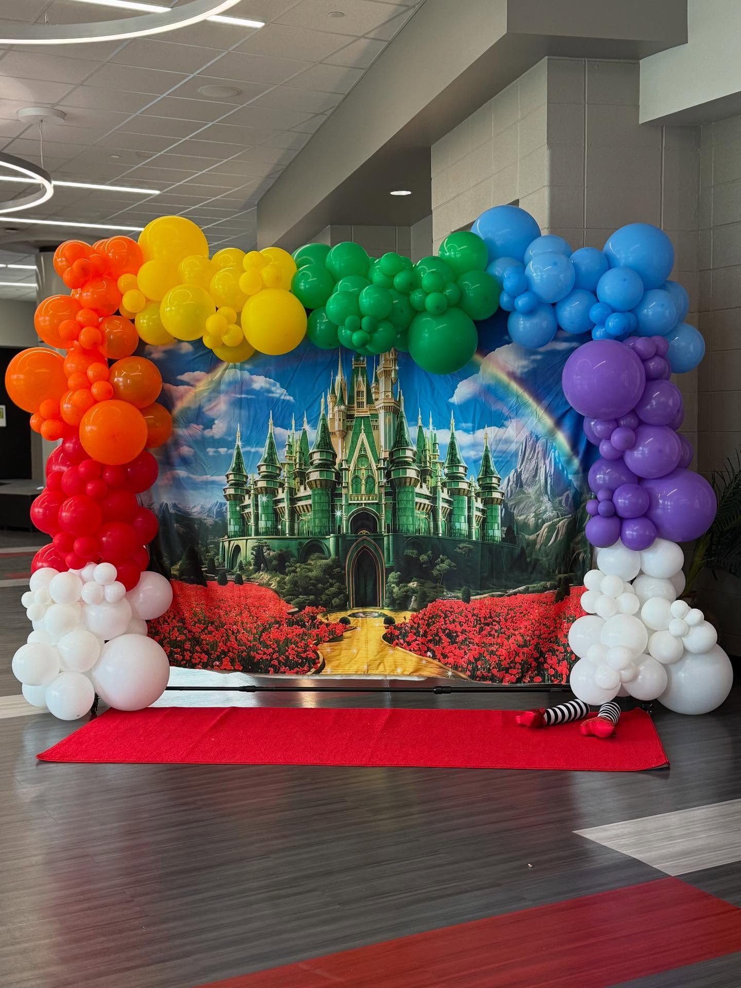 🧙♀️ There’s no place like home… especially when it’s Emerald City!
As a Kansas native, it was such a joy to add my touch to Studio H Dance Company’s magical recital weekend with this Wizard of Oz-inspired balloon rainbow 🌈✨
🎈Balloons by Poppin’ Party Animals
🎭 Backdrop provided by Studio H
📩 Message me for pricing and to book your own custom setup — perfect for birthdays, recitals, summer parties & more!