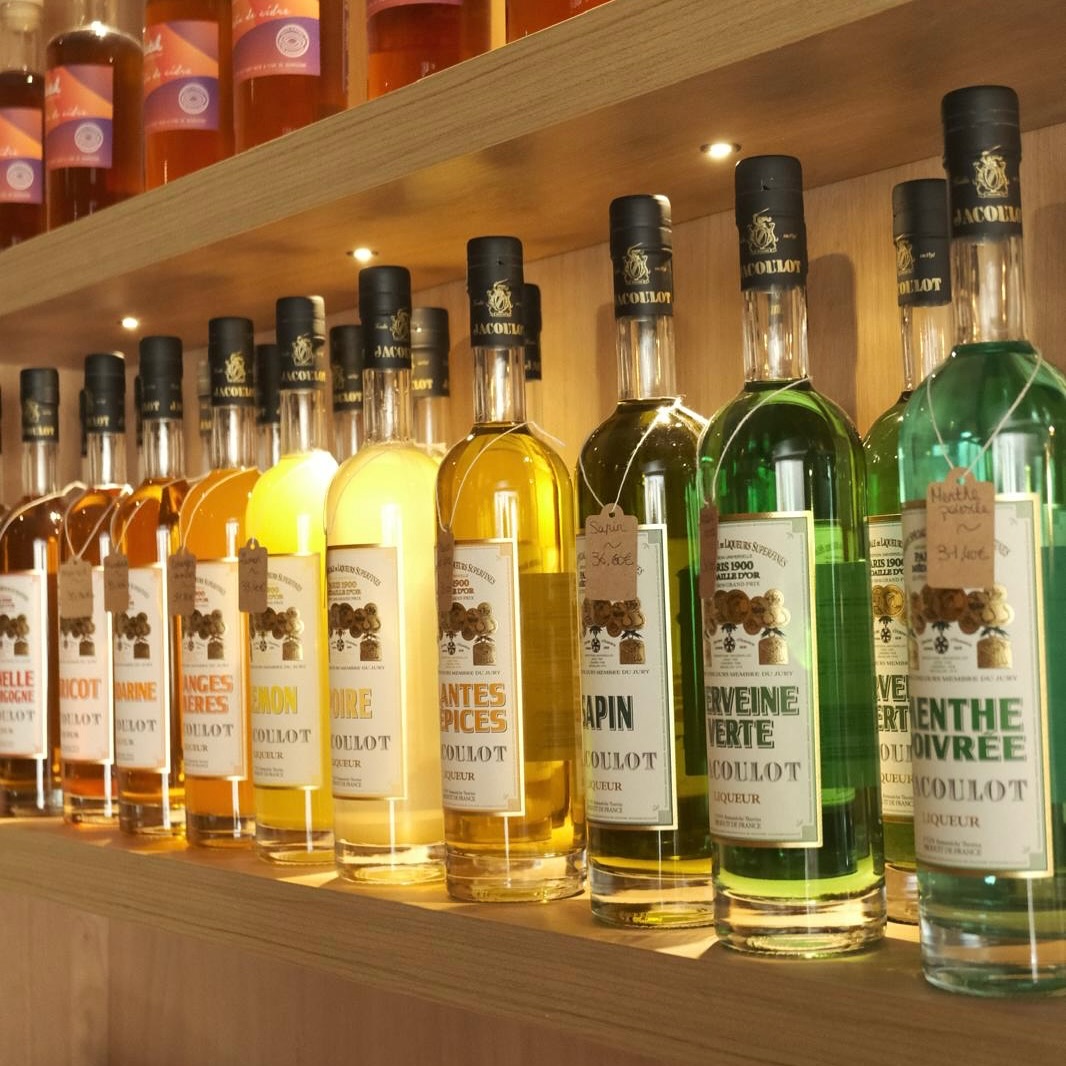 🌿🌲🍐🍋🍊🍑 Les liqueurs Jacoulot… un incontournable. Mais les connaissez-vous toutes ?
Dites nous laquelle est votre préférée !
📍La collection de liqueurs premium Jacoulot est disponible au verre ou à emporter. Et bien sûr à consommer avec modération.
#le228 #tournus #vinsdebourgogne #bourgognetourisme