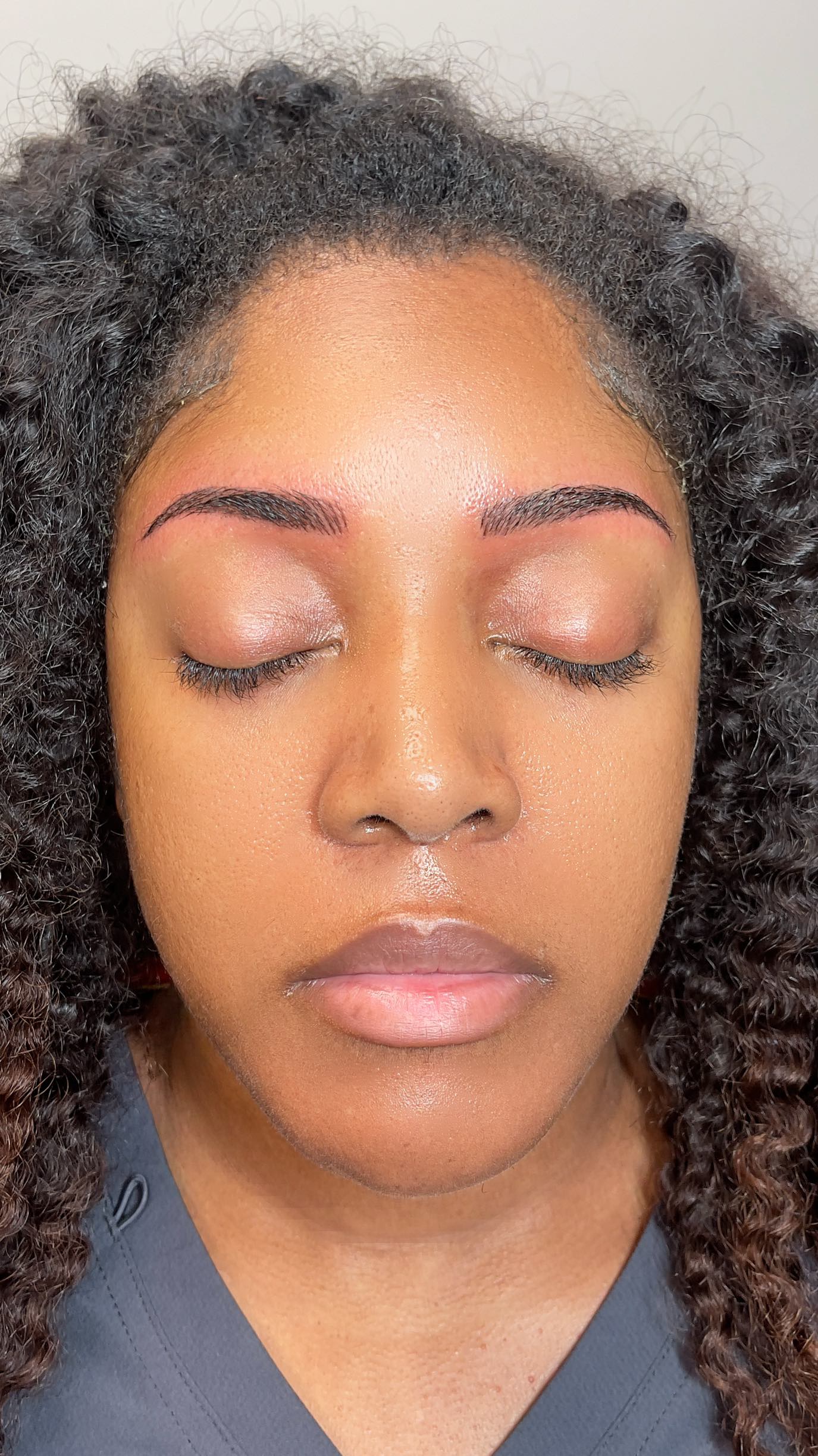 Eyebrows don’t always grow symmetrical. If you think this is the case for your brows, let a brow expert help master the shape so they appear symmetrical and even.
Book our Combo or Ombré Brows for flawless eyebrows!
BEATANDBLADE.COM 📍Houston, TX
#combobrows #nanobrows #ombrebrows #microblding #microshading #houston #browtransformation #beforeandafter