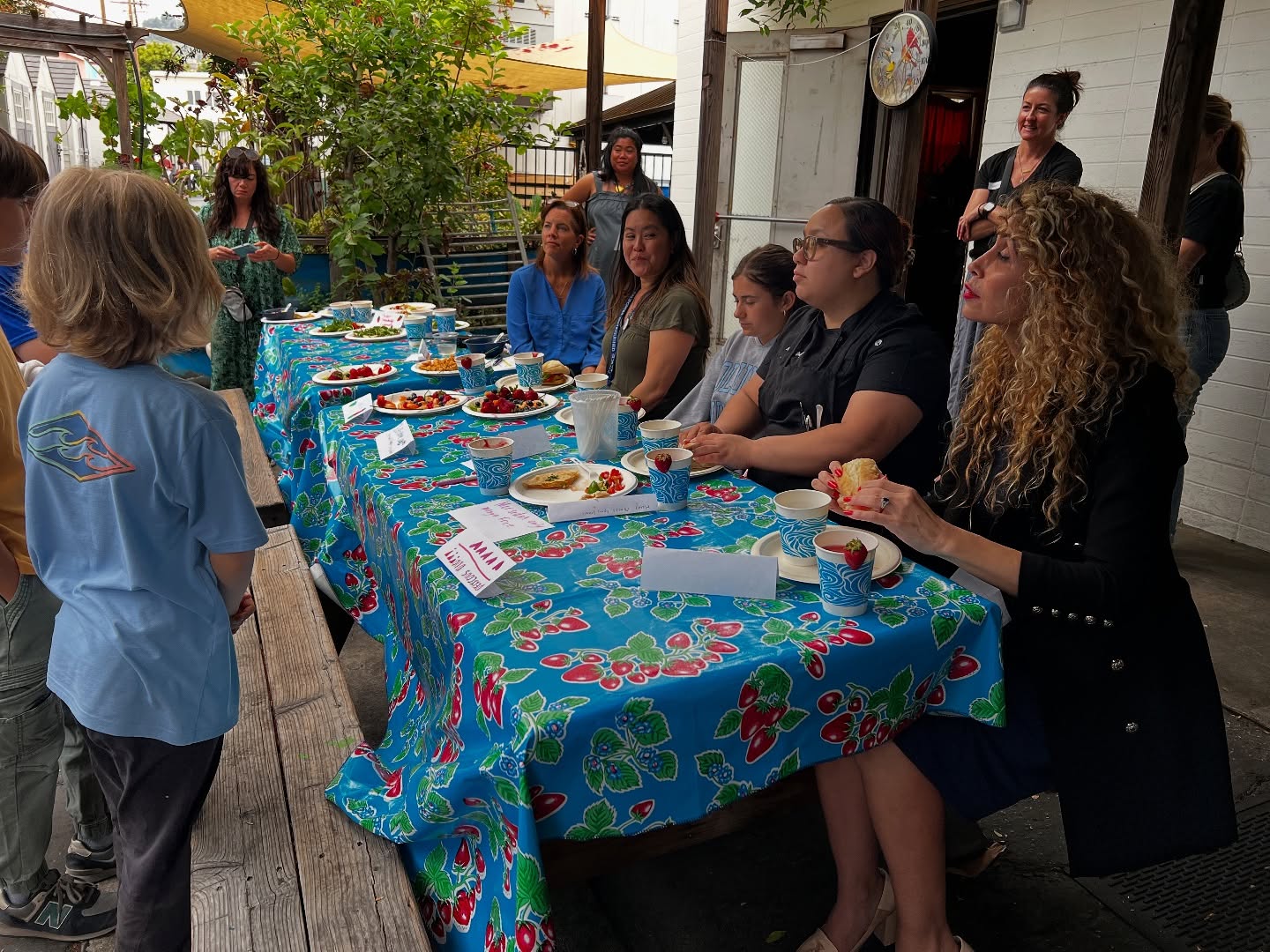 ESY teacher Betsy organized our Annual 4th Grade Cooking Contest! Students shopped for produce at the local farmer’s market and prepared meals for a panel of judges. The winners are:
⭐️ Ada, Georgie, Ruby H., Henna, and Dalia with an Açaí bowl
⭐️ Amelia, Ruby G., Cece, Coco, with an avocado and cucumber sushi roll and cucumber salad.
⭐️ Iris, Lilah, Violet, Ruby M. and Zarah with a chicken quesadilla, pico de gallo, and fried rice
⭐️ Theo S., Maggie, Penelope, and Madeline with a delicious fruit salad
Congrats everybody!! 🥳