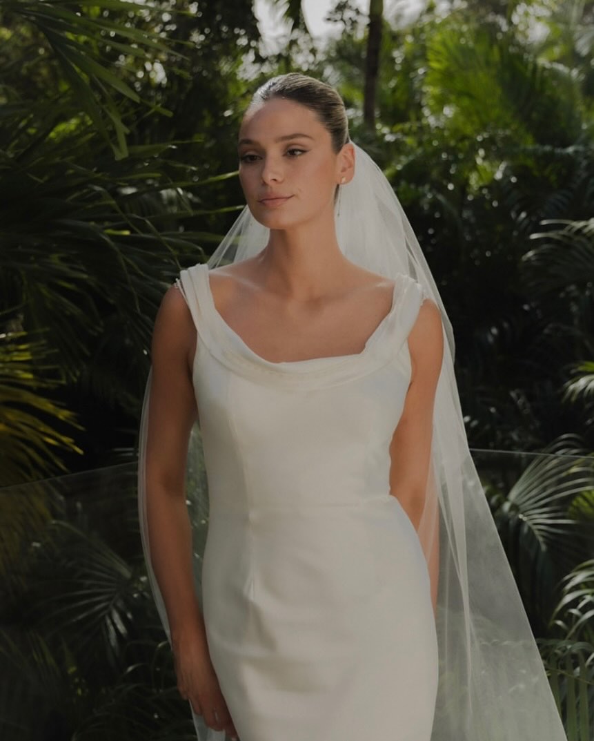 Mollye + Matthew 🤍
Hair @bysandymendez
PH @efegepho
WP @alejandrolimon
Venue @rwmayakoba
Floral design @michellepourroy
Bride @mollyepicket
#rosewoodmayakoba #rosewoodmayakobawedding #beachweddingvibes #weddinginmexico #destinationweddingmexico #cancunwedding #playadelcarmenweddings #tulumwedding #islamujereswedding #bridalhair #sleekupdo