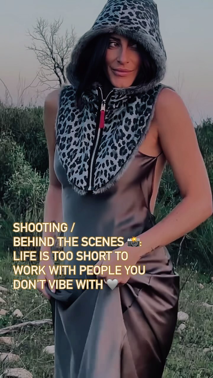 🇩🇪 „Das Leben ist zu kurz, um mit Leuten zu arbeiten, die man nicht mag!“
Und genau deshalb machen wir sowas gar nicht erst ❤️🔥
Unsere Shootings / Produktionen, Partner und Kunden, Manufaktur und Community sind Menschen die unsere Werte und Vision teilen und deshalb haben wir auch so eine Freude an der Interaktion mit euch allen!!
Viel mehr als nur „Models“ bringt jede Persönlichkeit ihre eigene Geschichte und ihren eigenen „Vibe“ mit zu uns und macht RE/DESIGN so zudem was es ist.
Natürlich bleibt auch der Spaß so nicht aus, denn mit euch zusammen zu arbeiten ist uns einfach immer wieder ein Fest egal ob vor oder hinter der Kamera.
Diese Aufnahmen sind bei unserem Shooting in Andalusien mit @all_about_cristinapesc entstanden.
Den „travel hoodie“ könnt ihr in unserem Online Shop als “ready-to-buy” Unikat kaufen oder aus eurem eigenen Material re/designen. #keepitintheloop
🇬🇧 „Life is too short to work with people you don’t like!“
And that’s exactly why we don’t even do that ❤️🔥
Our shoots/productions, partners and clients, manufactory and community are people who share our values and vision and that’s why we enjoy interacting with all of you so much!!!
Much more than just „models“, each personality brings their own story and their own „vibe“ to us and makes RE/DESIGN what it is.
Of course, we also have a lot of fun, because working with you is always a pleasure, whether in front of or behind the camera.
These photos were taken during our shoot in Andalusia with @all_about_cristinapesc.
You can buy the „travel hoodie“ in our online shop as a „ready-to-buy“ unique piece or re/design it from your own material. #keepitintheloop
#upcycling #service #shooting #fun