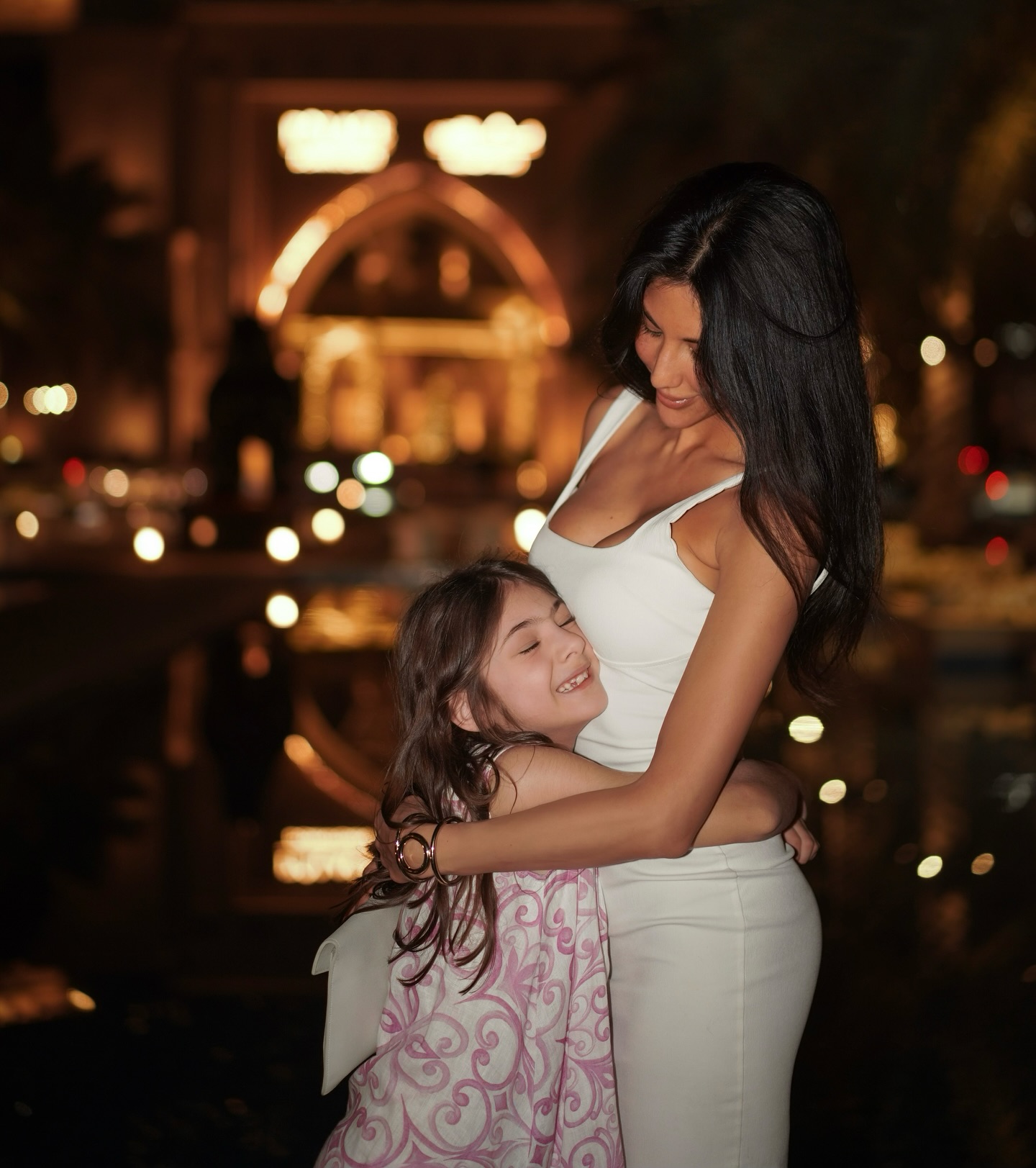 Grateful 🤍
Some special moments in the last year with my family and on travels.
Please let me know your thoughts in the comments below and ask me any questions! @kimreartedesantiago
📸: Professional photos by @kohnobe
1. My daughter and I on holiday
2. With my little sister and Dad
3. At a ceremony with daughter
4. A recent photo
5. My mom and daughter
6. Shooting content in Vienna
7. My little girl on piggyback
8. A selfie
9. A lovely walk
10. Making yoga videos