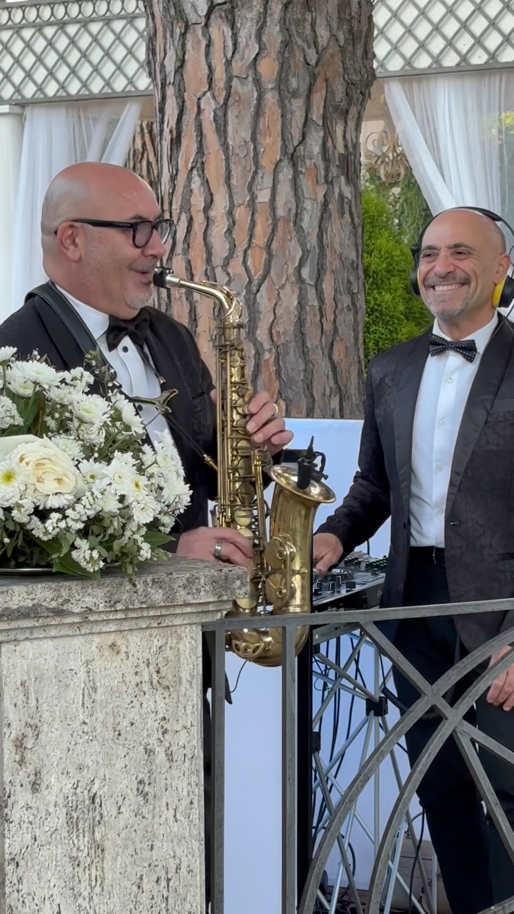 Anche la musica giusta contribuisce alla vostra favola ♥️🎻🎷
.
.
.
#musicplannerbystefanocapasso #musicamatrimonio #weddinginitaly #weddinginrome #weddingdj #weddingsax #wedding #matrimonio #sax #violin #weddingviolinist #parkhotelvillaferrata #sendmylove #adele