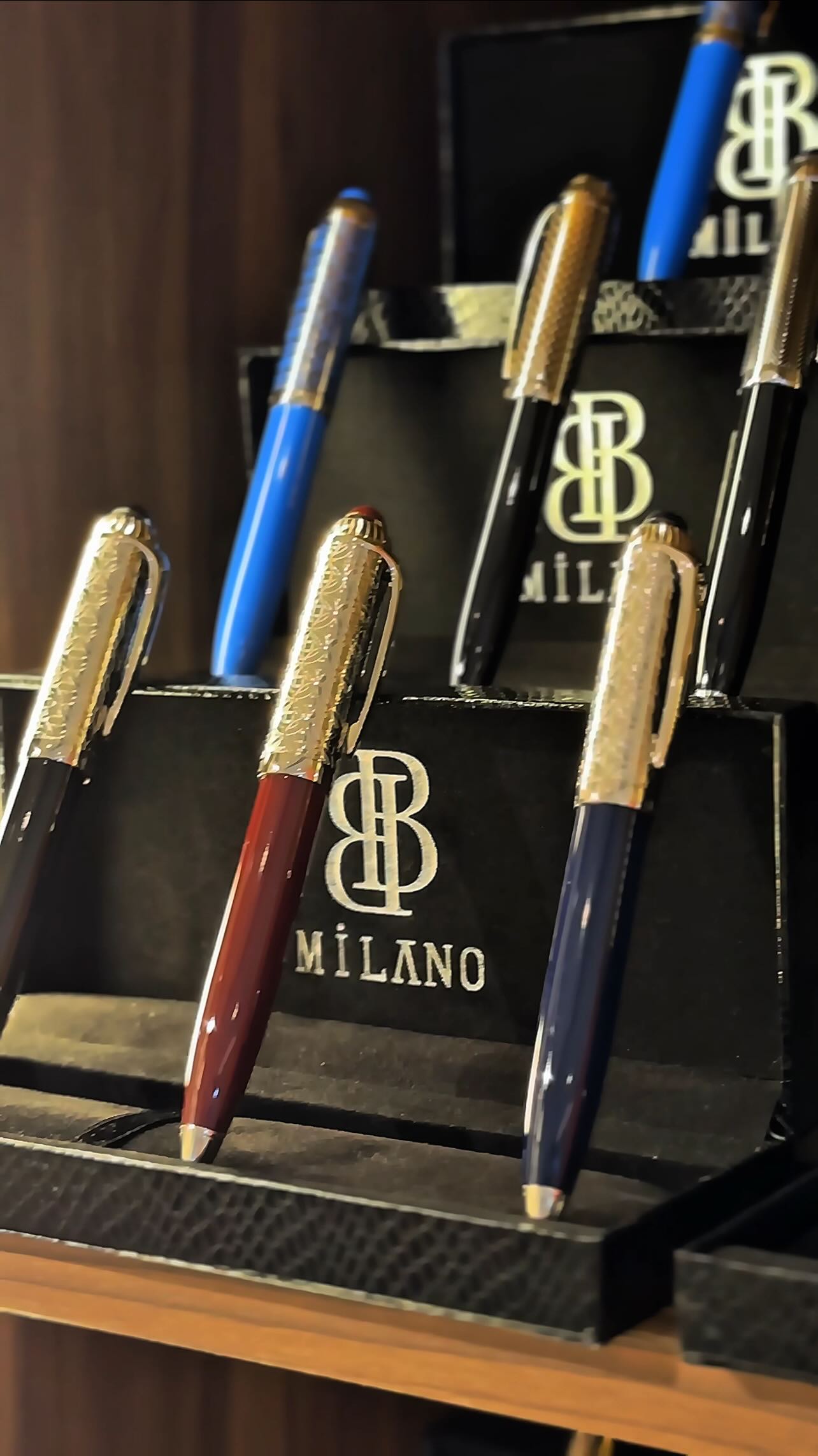 ✨ Eid is elegance — and your details speak for you.
Choose your watch. Make a statement with your scent.
Bbmilano wishes you a joyful Eid filled with luxury and style.
Eid Mubarak!
______________________________
#Bbmilano #EidVibes #LuxuryPerfume #ElegantWatches #عيد_سعيد #عطور_فاخرة #ساعات_فخمة #dubai