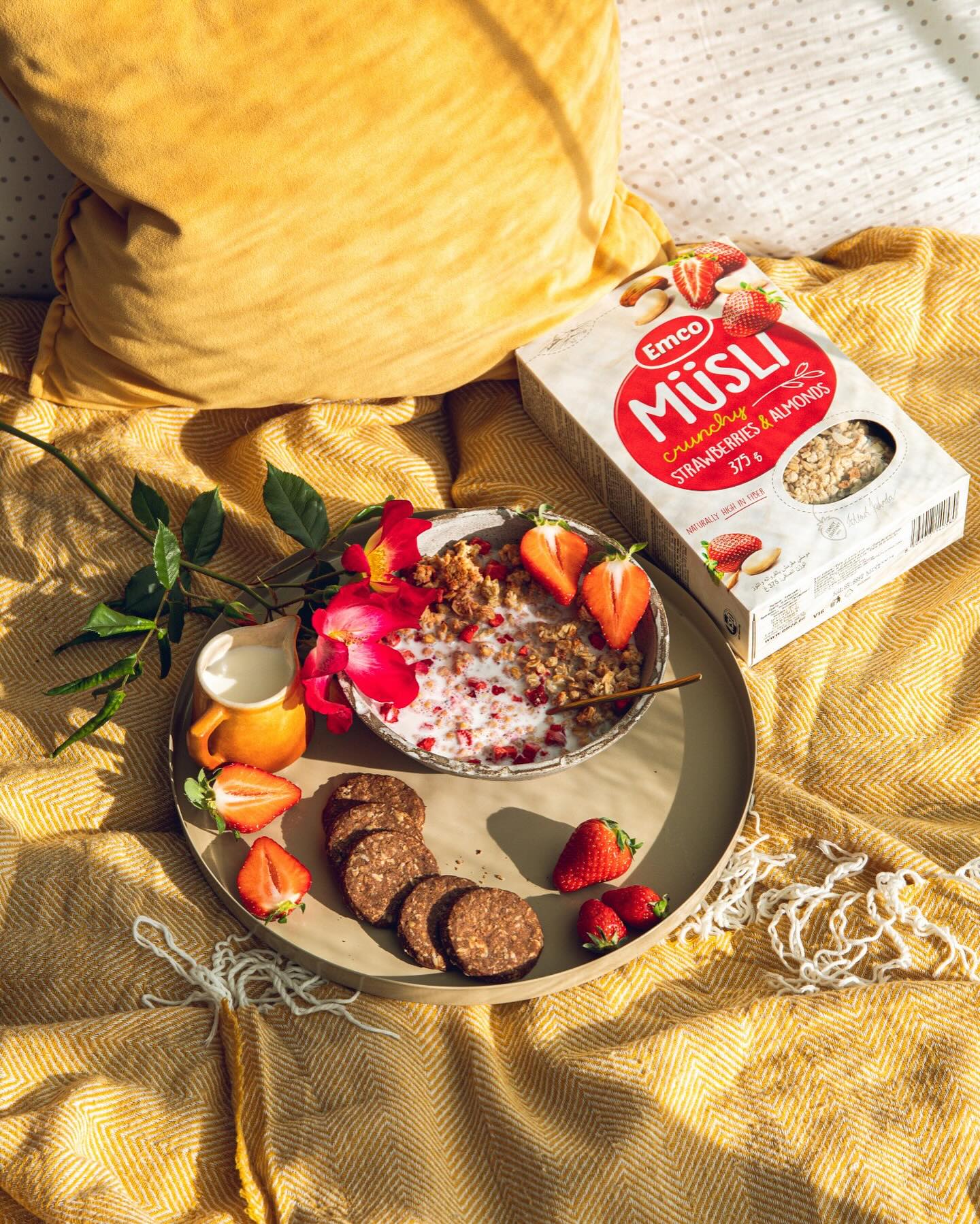 Sunny mornings, a bowl of crunchy müsli and fresh strawberries 🍓☀️
Slow starts like this are what mornings are made for.
#emco#emcoglobal#breakfast #musli #slowmorning #morningvibes