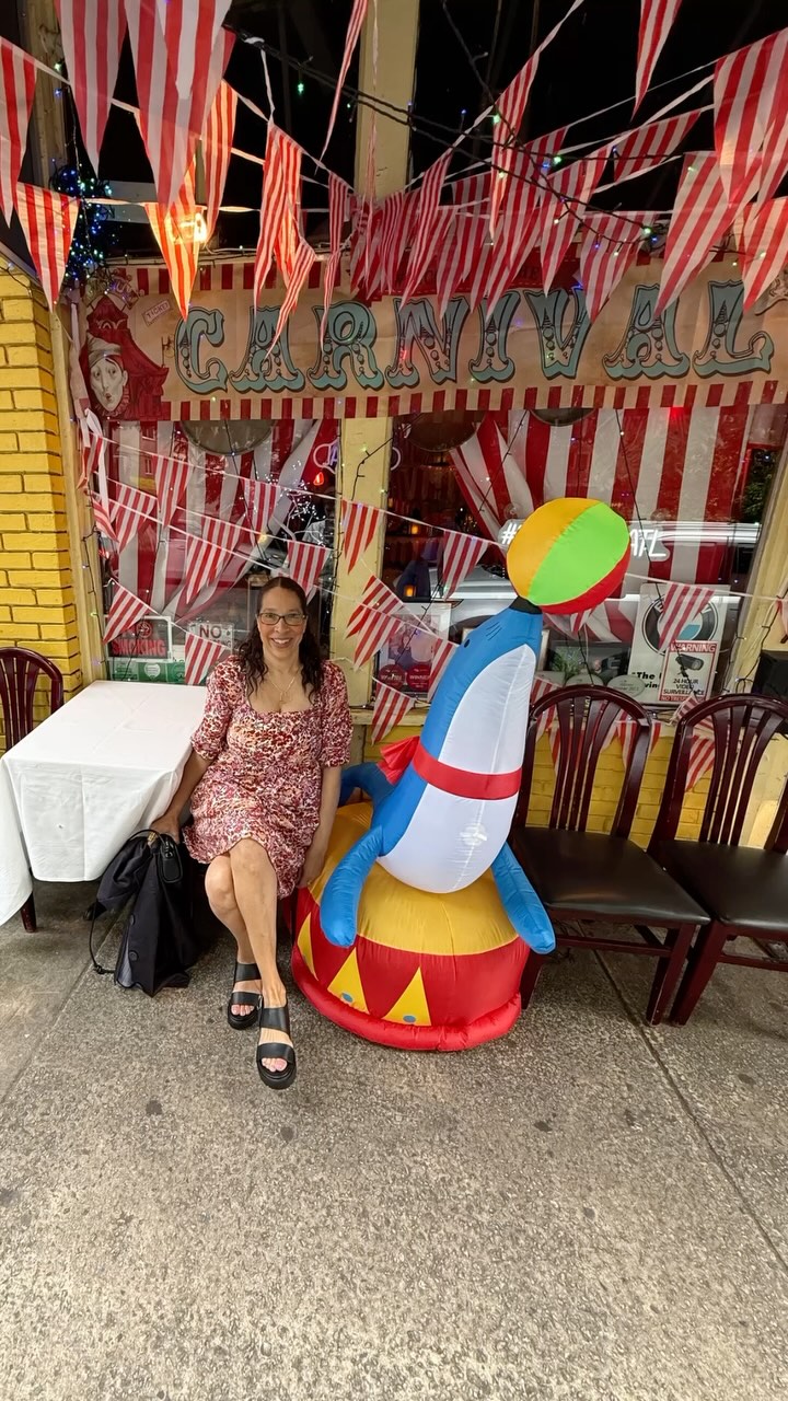 May flew by in the best kind of whirlwind—new murals popping up around town, Cinco de Mayo fun with friends, dressing up for GaRenfest, birthday celebrations at Ponce City Market, and a fun family dinner at Amore e Amore. Grateful for it all… now let’s go, June. 🛫
#myrooftopstories #mayvibes #mayphotodump