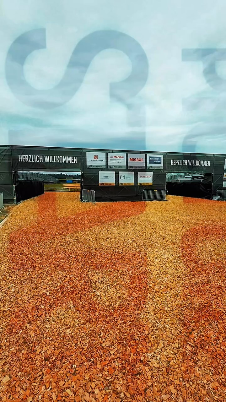 📸 HERZLICH WILLKOMMEN! 🟠
So chunsch zum OSF 2025 – und scho de Eingang isch dr Hammer! 🔥
Mir fröie üs riesig u chöi’s nümm erwarte, bis s’Sägemehl flüged! 🪵💪
🔗 Jetzt Tickets sichern oder als Helfer: osf-2025.ch
👉 Chunsch ou? Sag’s üs i de Kommentaren!
#osf2025 #schwingfest #inkwil2025 #drhammer #traditiontrifftleidenschaft #chunschou #sägemehlfüdli #schwingenistkultur #bärnisch