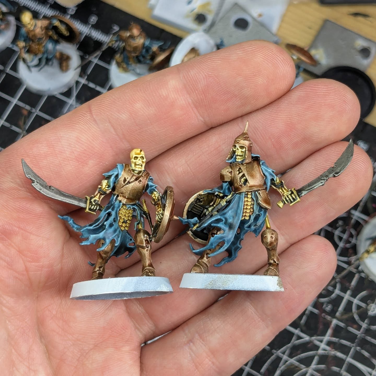 These guys are bone friends. That's best friends, but for skeletons. There are whispers in the night that they might actually be a little more than friends. That they whisper sweet nothings into their earholes, cradling one another so it sounds like bone charms in the wind. Maybe I should write an erotic skeletal novel. I'll call it fleshless desires
#warhammer #warhammerofficial #warhammerageofsigmar #warhammercommunity #warhammerfantasy #soulblightgravelords #paintingwarhammer #paintingminiatures #miniatureart #gamesworkshop #citadelpaints #citadelminiatures