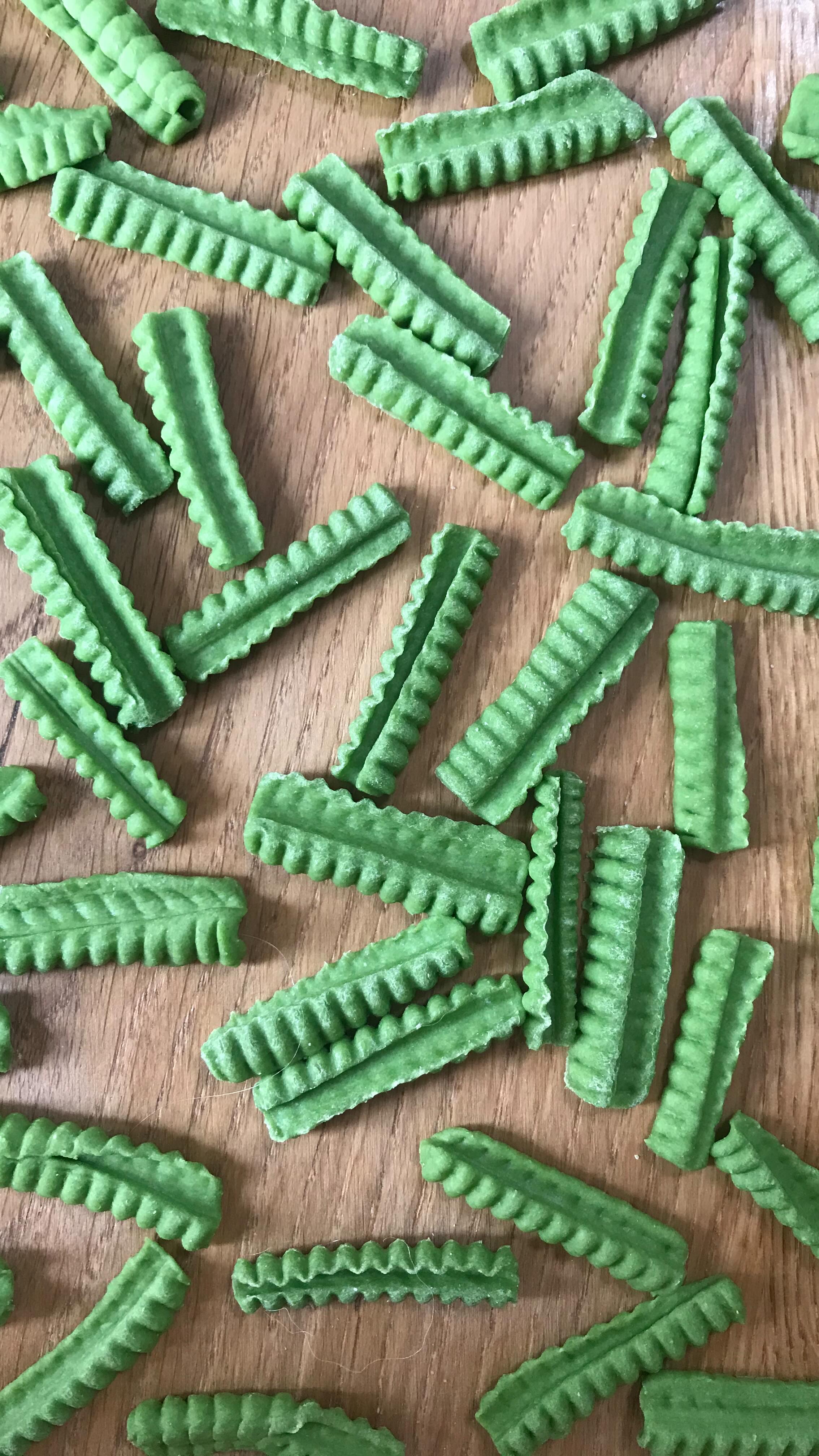 Caserecce are a traditional pasta shape from southern Italy, originally made by hand-rolling small rectangles of pasta around thin rods. Their name comes from casereccio—“homemade”—and they were often prepared in home kitchens for Sunday meals. Today they’re often made with pasta extruders, but we really love making them the traditional way.
Here’s how to shape them using a gnocchi board:
Roll out a classic semolina dough to about 3mm thick and cut into rectangles about the size of your pinky. Place each piece between two wooden dowels or brass ferretti, then roll forward on the gnocchi board. The dough curls into its characteristic s-shape as you go.
Curious to hear how it works out—feel free to message us with your results or any questions.
•
•
•
•
•
#freshpasta #pastafresca #homemadepasta #pastalovers #foodie #eattheworld #foodforthesoul #goodmoodfood #pastalover #feedfeed #italiancooking #onmytable #girlswithgluten #chosepasta #foryoupage #explore #workshop #pastatools #italiantools #brasspastatools #madeinitaly