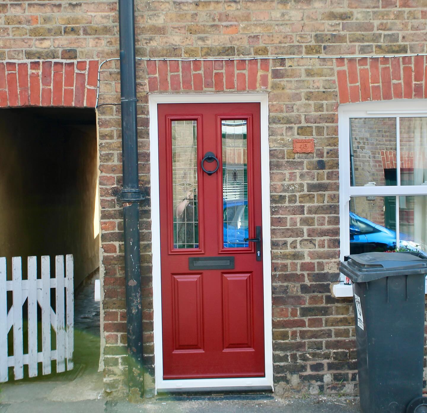 @endurancedoors installed recently in Berkhamsted!
Door Details seen below:
Rich Red door, with a white smooth frame.
Opal style glazing,
All forged back furniture including
Bullring knocker
Regal style lever handle
And Letter plate
Please send any new enquiries over to our email
📧 showroom@gxhomeimprovements.com
Or give us a call to arrange an appointment
📞07840268124
#gxhomeimprovements
#WindowFittingExperts
#FamilyRunBusiness
#HomeImprovementsUK
#ShowroomUpdate
#SupportSmallBusiness
#HomeUpgrades
#DoubleGlazingSpecialists
#WindowsAndDoors
#EnduranceCompositeDoor