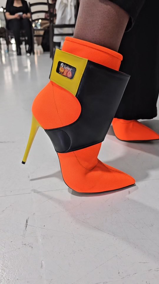 Noise. Pressure. Pins and heels.
and then- a moment of magic.
A first for an Israeli shoe designer.
FaireOir takes the runway at Milan Fashion Tour,
alongside the vision of Shon Balaish.
And a wave of beauty professionals bringing couture to the global stage.
#faireoirshoes #milanfashiontour #israelipride #runwaydebut #shonbalaishofficl #fashioninmotion #bolddesign #BehindTheScenes
#milanofashion #heelsaddict