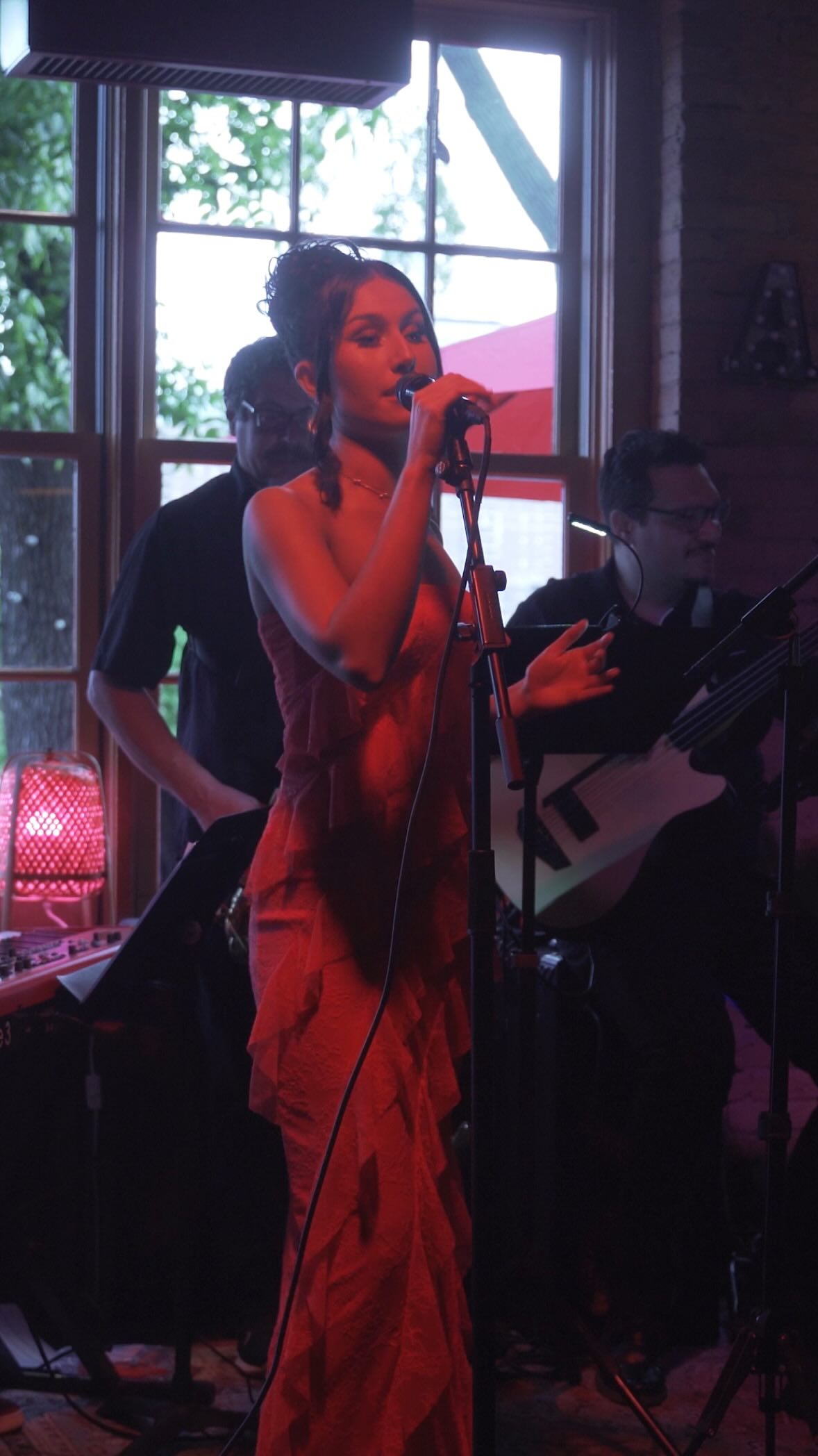 “Nobody Knows You When You’re Down and Out” popularized by Bessie Smith (1929)
@astercafe with @dizzympls 5/30
🎥: @heartistic_soul
A lil 100+ year old blues, written in 1923