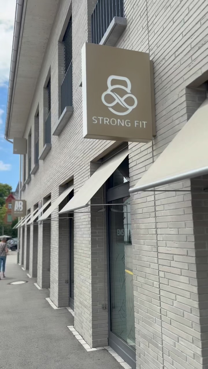 W E R D E F I T M I T STRONG FIT 💪🏼
Erlebe unser Studio hautnah – entdecke es virtuell und geniesse einen exklusiven Trainingsbereich, der in jeder Session ganz dir gehört!
#gym #personaltraining #wetzikon #strongfit #fitness #fitnesslife #zürcheroberland
📍Bahnhofstrasse 75 | 8620 Wetzikon
📞+ 41 79 696 98 99
🌐 www.strongfit.ch