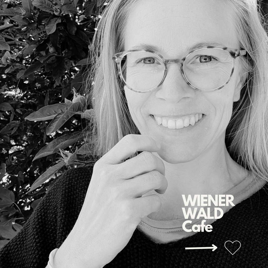 "Wir haben trainiert, alles in Schachteln zu packen, damit wir so tun können als gäbe es keine Ursache und Wirkung."
Der Sinn der Guten Handlung ist uns verloren gegangen. Karma kann uns den zurück geben.
Karma macht alles sichtbar.
Am Montag nehmen wir noch einmal Spur auf und schauen miteinander dem Karma ganz tief in die Augen.
Denn wenn wenn wir ohnehin mit unseren Handlungen und Nicht-Handlungen die Richtung unseres Lebens gestalten, warum dann nicht bewusst...
Montag 16-17:45 Uhr online im Wienerwald Cafe zum Thema Karma.
Zugang über: https://www.mentorenschule.at/mentoring-cafe/
#universellegesetze
#karma
#kennenlernen
#liebevollerumgang