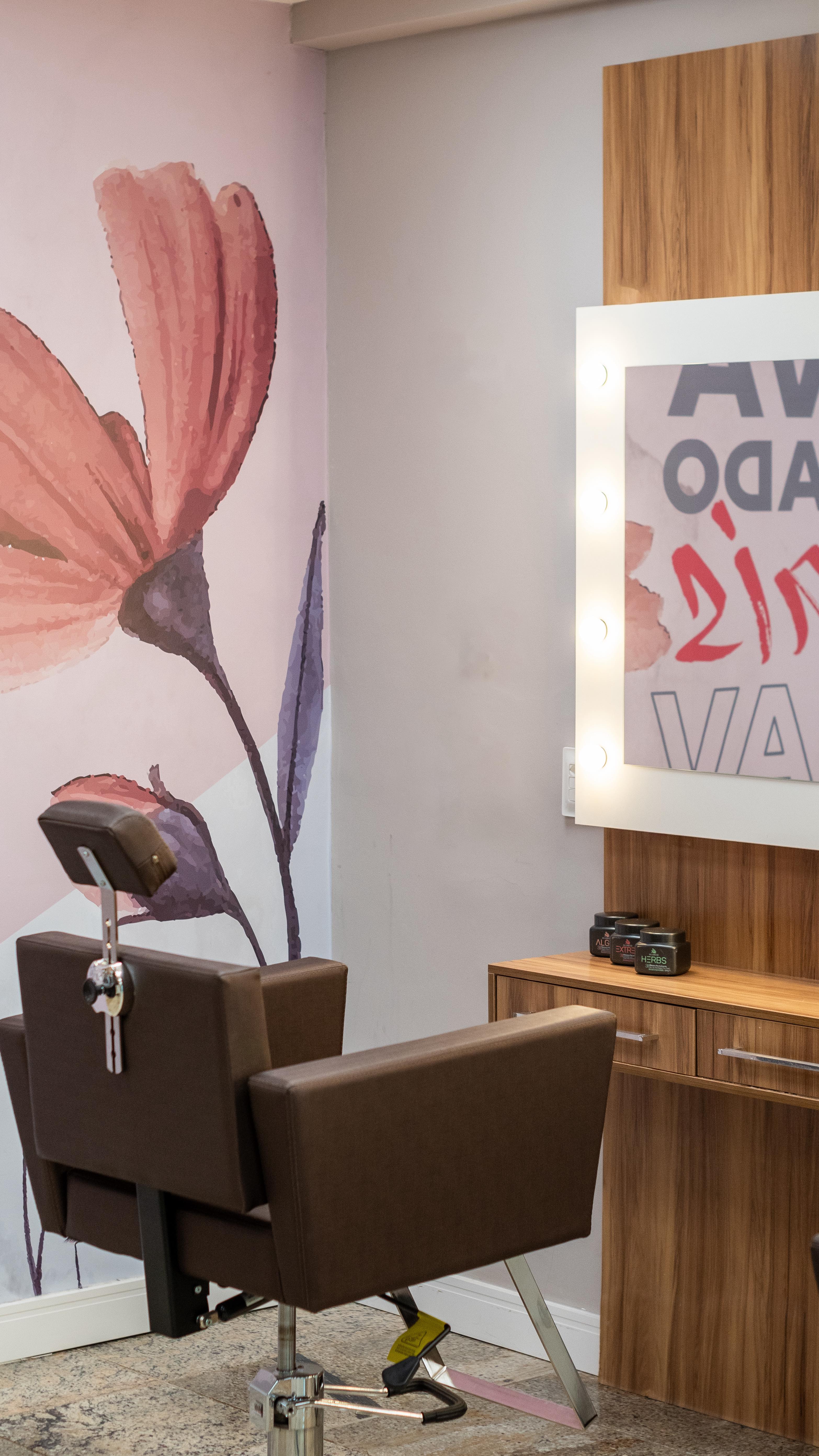 “A gente começa na bagunça… e termina no glamour 💅✨
#interiordesign
#designdeinteriores
#interiores
#salaodebeleza
#suavsavassibh