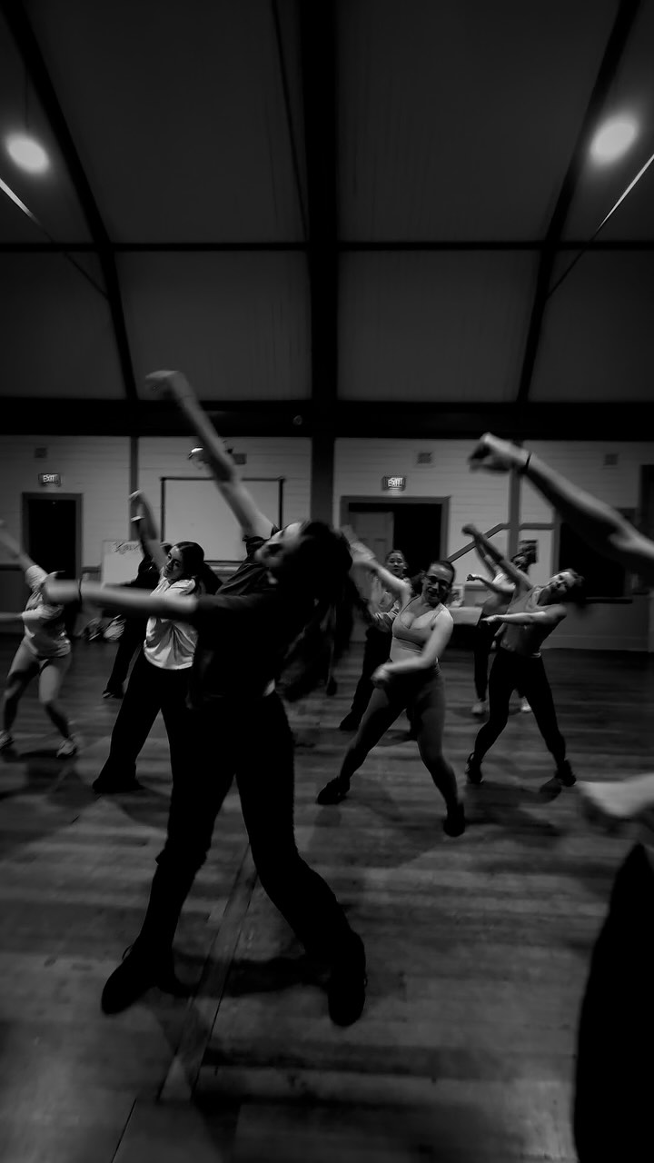 A little almost midweek #bts of #saintsshowtime rehearsals. With only three regular home games left of the season, you best make sure to get down to #tsbarenawellington for the best show in town.
See ya Saturday Saints Fam 💙
#societyentertainment #wellingtonnz #salsangels #nznbl #showtime #ratedE #dancers #wellingtonevents
@rb.king.toyota @salspizzanz
