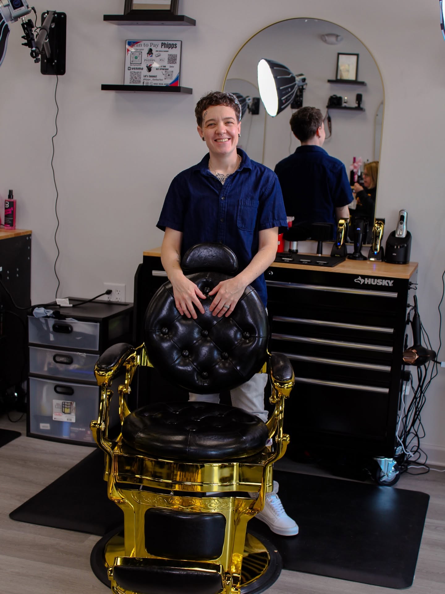 💈 Meet Phipps – one of the realest in the game 🔥
1️⃣ “The thing I love most about being a barber is my clients, for real. I’m a people person, and there’s no better feeling than making someone feel good about themselves. I don’t sell haircuts — I sell self-esteem.” 💬
2️⃣ What can you expect from her? Consistency — every cut, every time. No off days.
3️⃣ Fun fact? She’s the biggest Washington DC sports fan alive 🏈🔥. If you’re near her chair, be ready to talk Commanders!
Tap in with Phipps and come experience the vibe.
📍 TJM Barbers & Co. | #barbershop #TJMBarberco #BarberLife