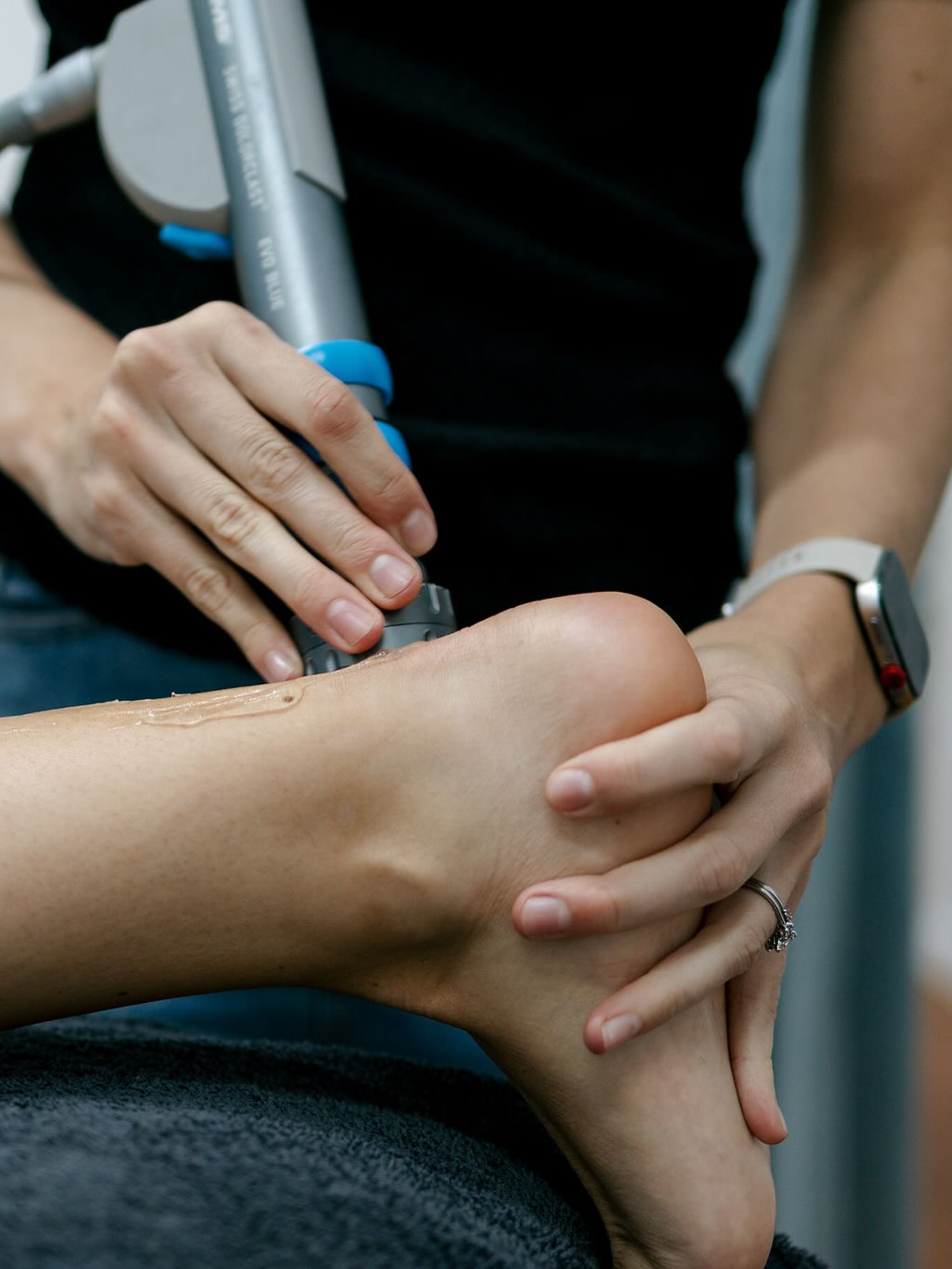 SHOCKWAVE THERAPY
Shockwave therapy is a non-invasive medical treatment that uses acoustic waves (high-energy sound waves) to stimulate healing in muscular tissues. The therapy is often used to treat musculoskeletal conditions.
Shockwave therapy is used to increase blood circulation, which promotes healing. It reducing pain by stimulating nerve endings. The waves break down calcification and scar tissue. Shockwave therapy also encourages tissue regeneration and collagen production.
Some conditions that may be treated with shockwave therapy include: Plantar fasciitis, tendonopathies, bursitises, myofascial pain, trigger points, ligament injuries and neuropathies.