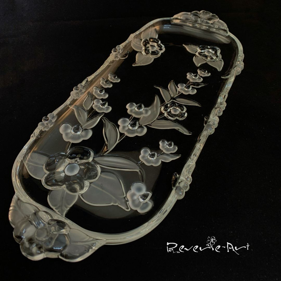 ✨ Elevate your dining experience with this Beautiful Mikasa Walther Glas 'Blossom Time' Canape tray! 🌼 Made in Germany, this tray features a delicate frosted flower design. Perfect for your next event! Shop now! Link in Bio #HomeDecor #Tableware #LuxuryLiving