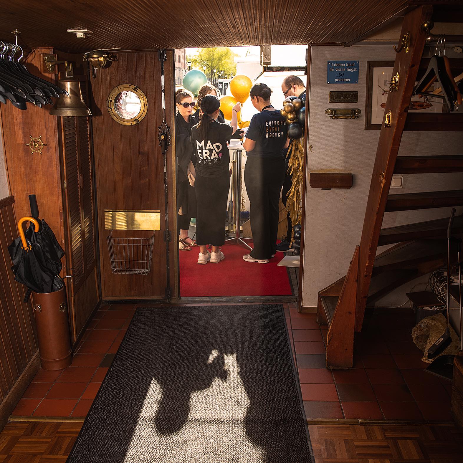 Att få skapa värde, bjuda på kraft och energi! Det brinner vi för! Att skapa möten, underhållning och gemenskap är allt! Tack @maderaevent för er otroligt samarbete! Vidare mot nya höjder. 😃
Har du tänkt på att med rätt stöd så kan ett event kännas enkelt att planera och genomföra? 🌞🎈 Vi vill gärna hjälpa dig att skapa ett häftigt uttryck. Hör av dig! 🔊
Foto: Stina Svanberg