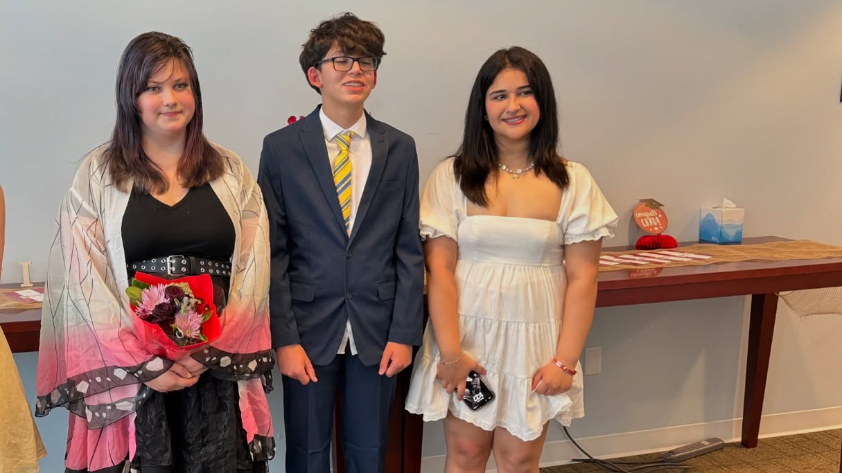 Congratulations to our 8th Graders who had their moving up ceremony last Friday! We are so proud of you for this huge accomplishment. A big thanks to all of our speakers for their insight and send-off to our graduates!🎓❤️🤍
.
.
.
#fairfieldcounty #westchestercounty #connecticut #connecticutschools #privateschool #privatemiddleschool #privatehighschool #therapeuticschool #therapeuticdayschool #specialeducation #bethelct #brookfieldct #darienct #fairfieldct #greenwichct #reddingct #newcanaanct #norwalkct #ridgefieldct #stamfordct #westonct #westportct
