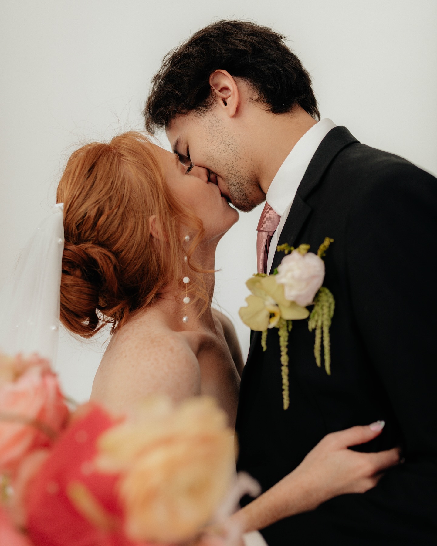 Trying to pick only 10 from this shoot is way too difficult! 🌸🍊🍋
Hosts: @valerienicolephoto @daydream_floral
Florals: @daydream_floral
Draping and linens: @lumiereutah
Models: @utahmodels.jpg
Dress and jewlery: @reneeatelierbridal
Venue: @studio1918
#saltlakecityphotographer #loveandwildhearts #saltlakecityelopement #northernutahphotographer #utahisbeautiful #utahunique #saltlakecity #visualambassadors #utahphotography #utahweddings #posepatch #utahisrad