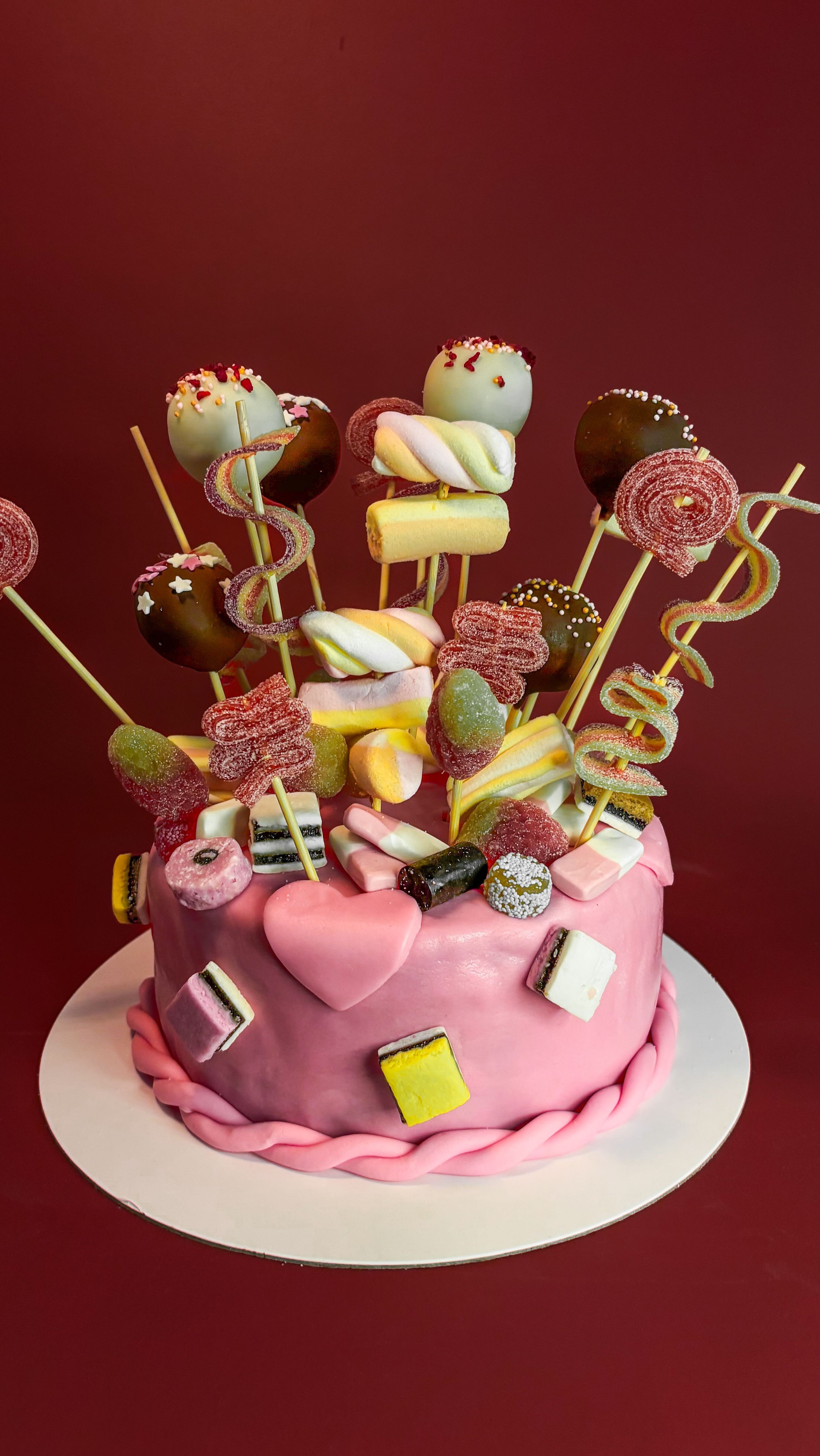 INTRODUCING our DIY* cake 🎂
*Decorate it yourself 🧁
The perfect way to celebrate someone or something special in the office 🥳
Pick your favour, colour and toppings, and have a blast decorating it together 💛
Link in Bio to order yours 🫶🏻