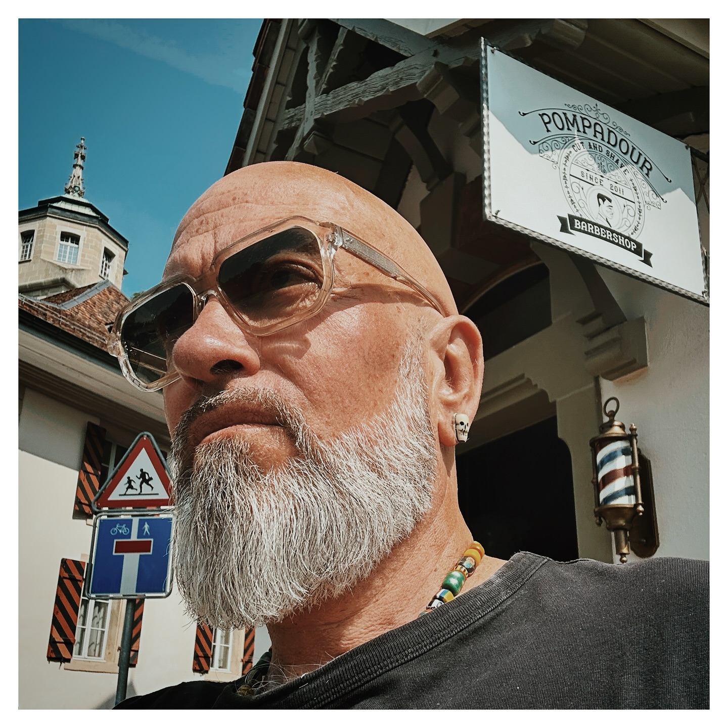 Wenn man schon am Alter nichts ändern kann, dann wenigstens das Äussere im Auge behalten 😅 Herzlichen Dank Emina 🥁
#keepinshape #barber #bern #musicianslife