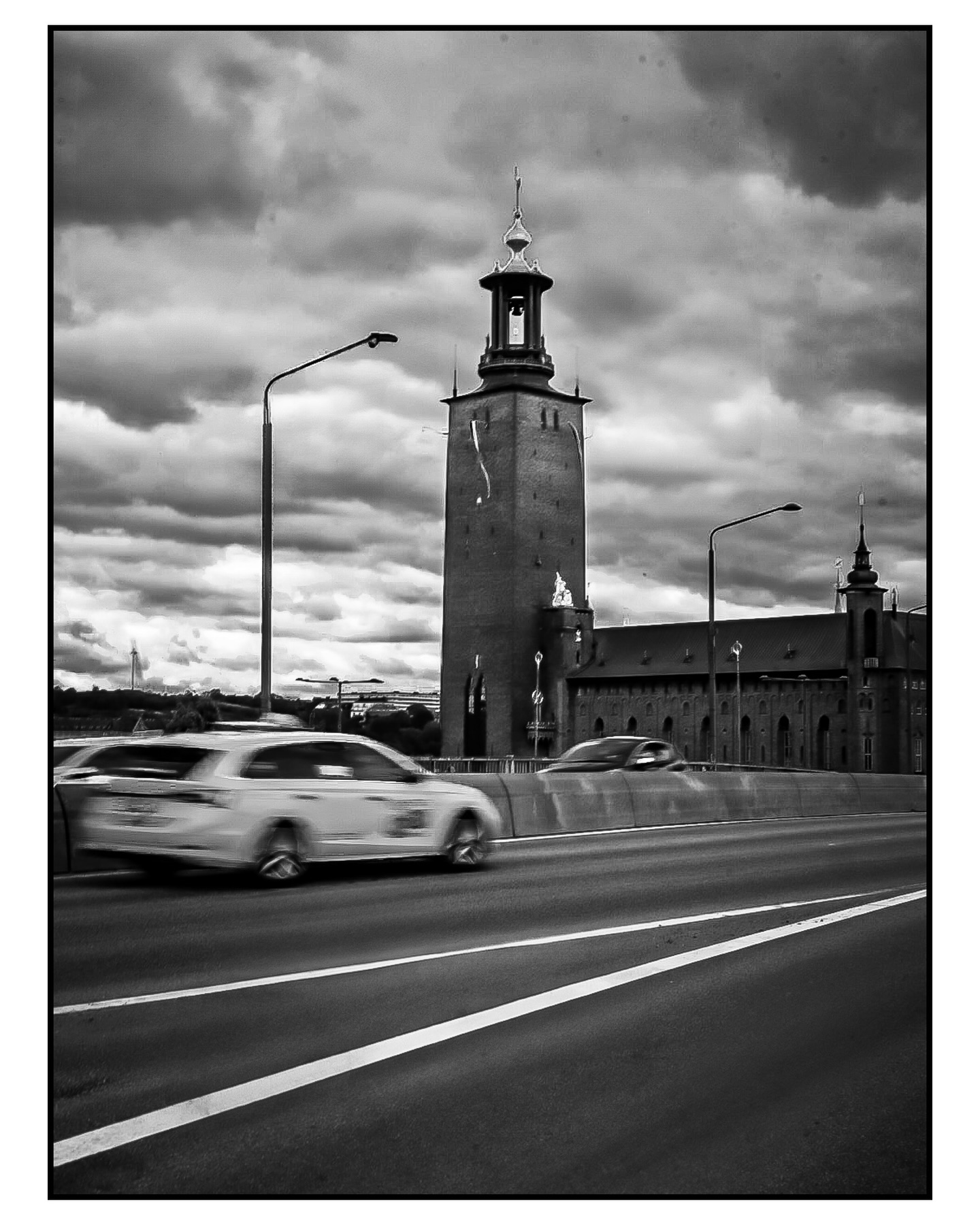 Welcome to Stockholm in black and white — where Nordic calm meets cinematic contrast. 🤍
#Stockholm #NoirEtBlanc #BWPhotography #TravelInBlackAndWhite #StockholmMood #NordicVibes #GamlaStan #ScandinavianStyle #UrbanPhotography #VoyageMinimaliste #PhotographieArtistique #cityscapelovers