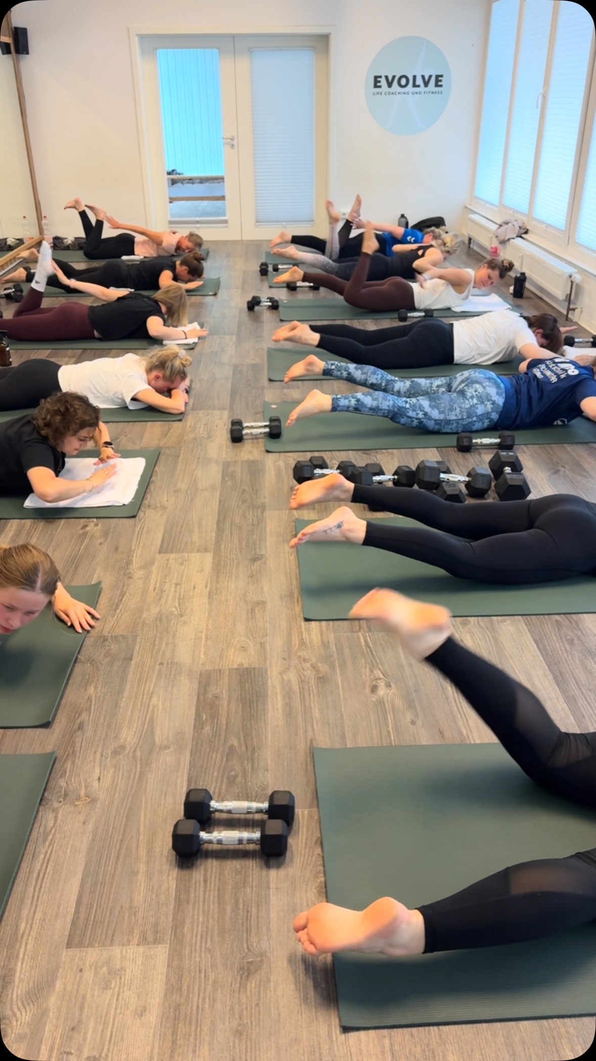 🔥 HOT PILATES – das ist keine Pflicht, das ist Sucht!
💦 Schwitzen, lachen, wachsen – und sich einfach leben fühlen.
✨ Wer regelmäßig kommt, weiß:
Das ist pure Lebensfreude. Das ist Energie. Das ist DU in deiner stärksten Version! 💥
Komm ins Studio, lass den Alltag hinter dir und spür, wie gut sich das Leben anfühlen kann. 💖
#HotPilates #EnergyBoost #Lebensfreude #Suchtfaktor #StrongerEveryDay #PilatesLove #FeelGoodVibes #StudioVibes