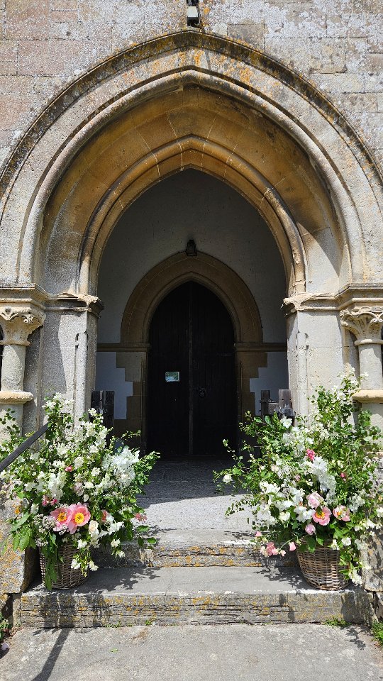 May you were glorious.....
Truly it is the month to marry... the blooms are exquisite... the hope of summer and excitement of a good summer around the corner... the first real warmth...
To me, it truly is an utterly glorious time of year constant alongside your loved one and say 'I do'!
#dorsetfloist #dorsetweddingvendor #dorsetweddingsupplier #weddingflorist #weddingflowers #dorsetwedding #wiltshirewedding #themonthofmay #may2026 #mayweddings #camehouse #stgileshouse #hatchhouse