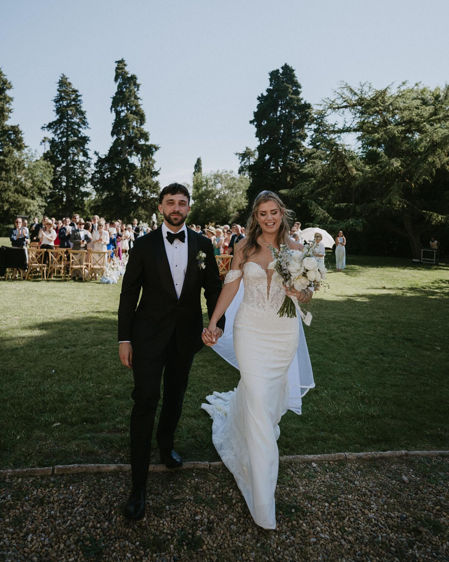 Petit aperçu de ce magnifique mariage 🤍
.
Venue @domainelatresoriere
Planner @mademoiselle.m.wedding
Dress @rosa_clara & @pronovias
Mua @mlc_makeup_artist_
Smoking @suitsupply
Flowers @l_atelier_fleur_d_o
Furniture @le.hangar.location
Caterer @cabiron
Filmaker @anthony_carpaye_films