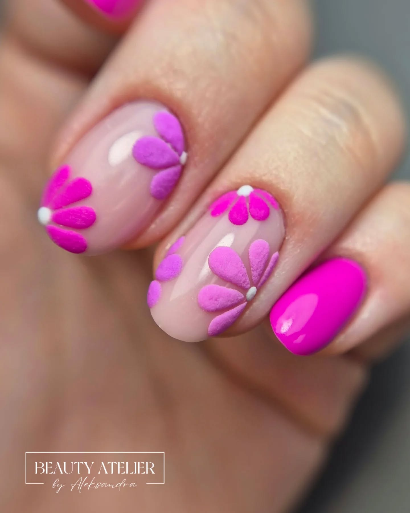 3D-Blumen in Pink - der Perfekte Sommer-Hingucker. 🌸☀️
Jetzt Termin vereinbaren!
https://www.beauty-a.at/book-online
+436701900988
#blumennägel #flowernails #summernails #sommernägel #pinkenägel #pinknails #summervibes #nageldesign #nailart #nailinspo #beautylover #nagelstudio #gelnägel #nailsoftheday #nails #nägel #nailart #maniküre #manicure #mistelbach #niederösterreich #paznokcie #paznokcieżelowe #zdobieniapaznokci #kwiatkinapaznokciach #mani #nailsinspiration #kosmetikstudio