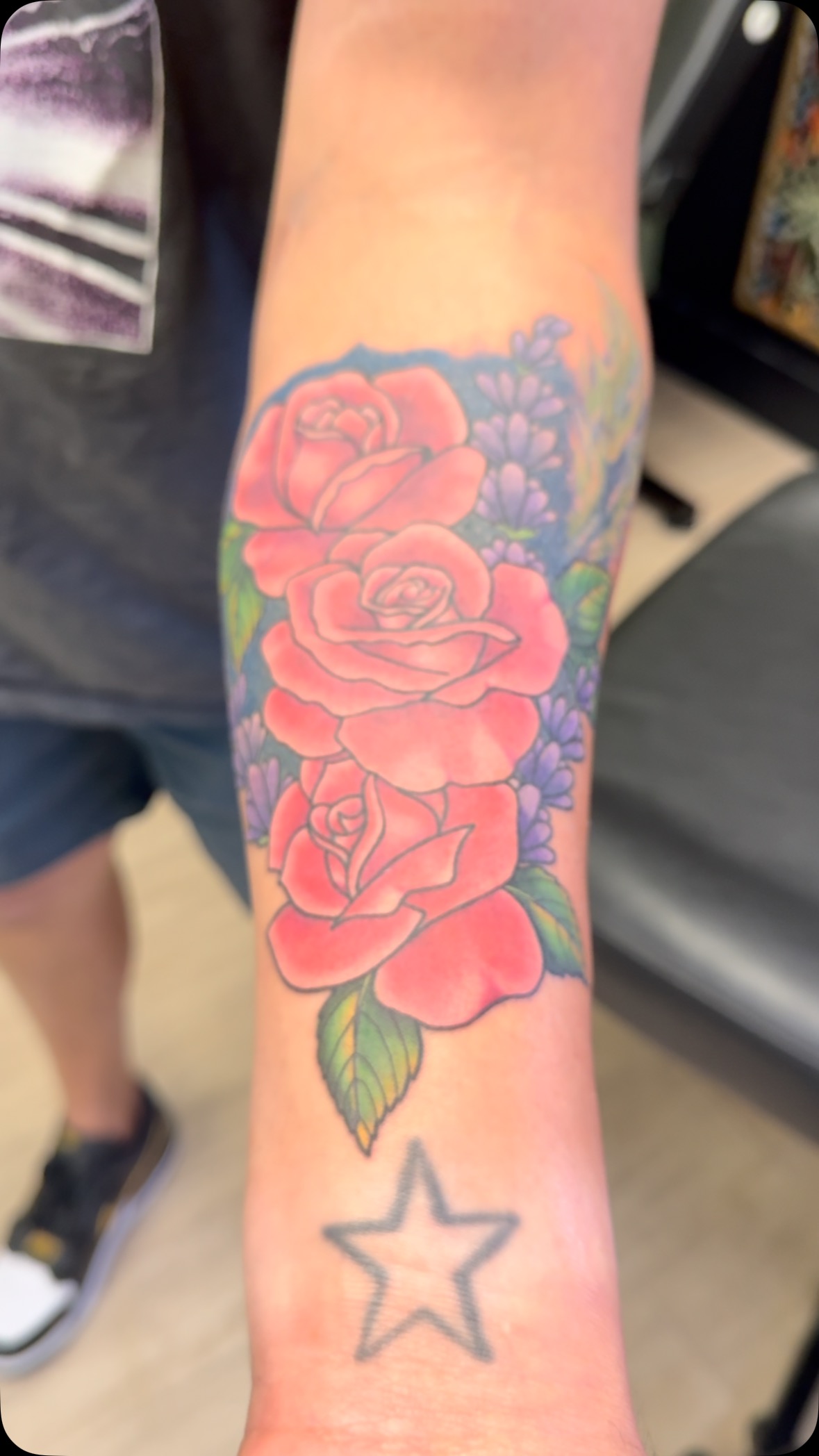 Such a fun piece I got to do the other day! Book your appointment today, link in bio 🤗
#sanantoniotattooartist #roses #rosetattoo #colortattoo #femaletattooist #femaletattooartist #customtattoo