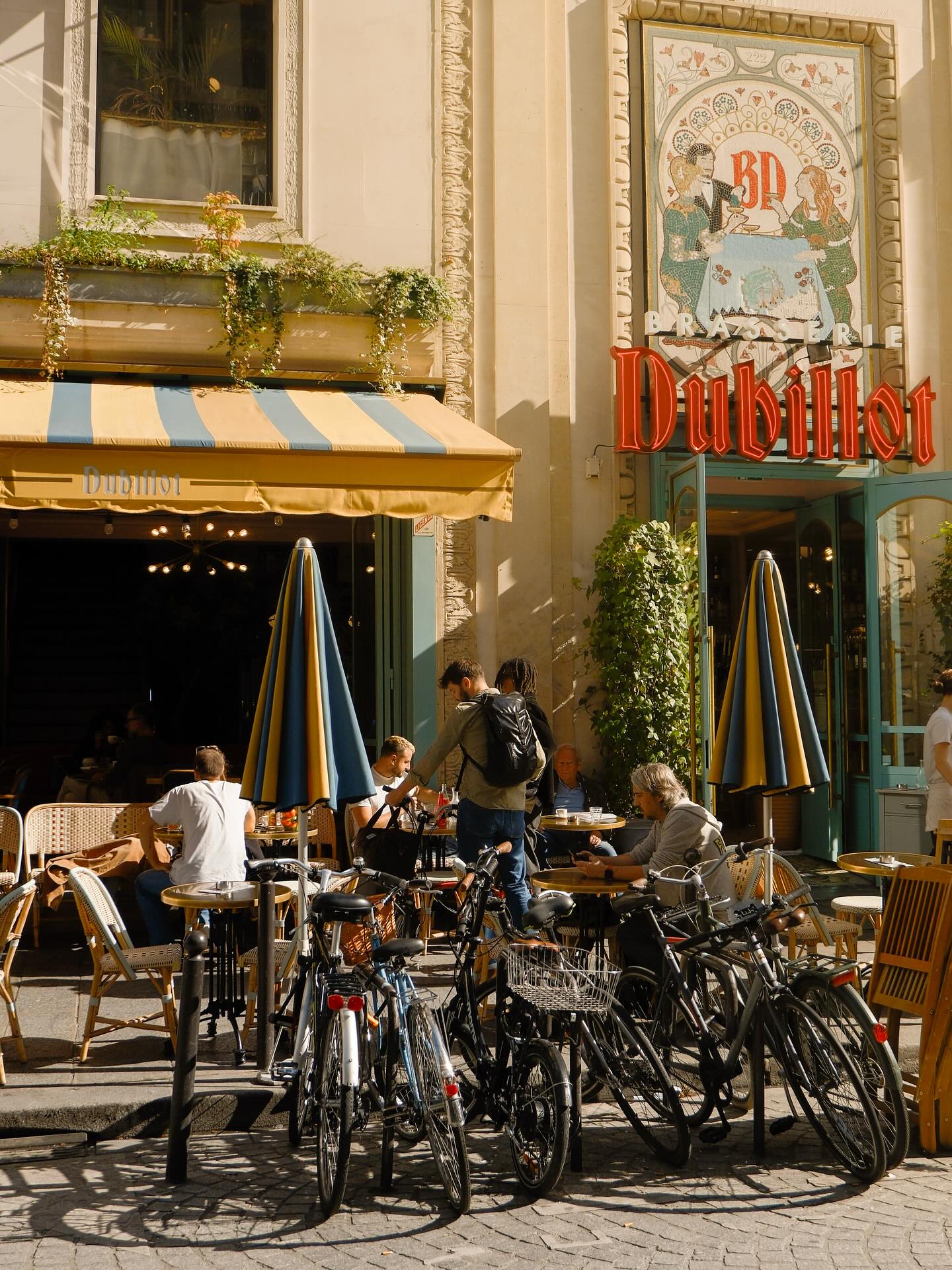 Reminiscing on this beautiful trip to Paris 🇫🇷
•
•
•
#paris #france #fujifilm #fujixseries #summerineurope #photography #parisphoto #parisphotographer #parisphotography #france🇫🇷 #frenchart #streetphotos #fujifilmxs20 #fujifilmx_us #summertime #fujilove