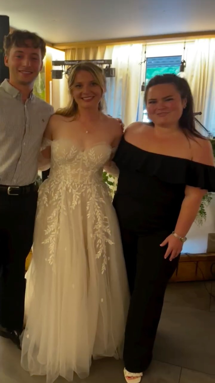 Rosa international hits Switzerland for 48hours 🇨🇭👰
Thank you @julialeonmusic @felipemarqueis ❤️
#weddingsinger #acousticduo #switzerland #wedding #acousticrnb #acousticsoul