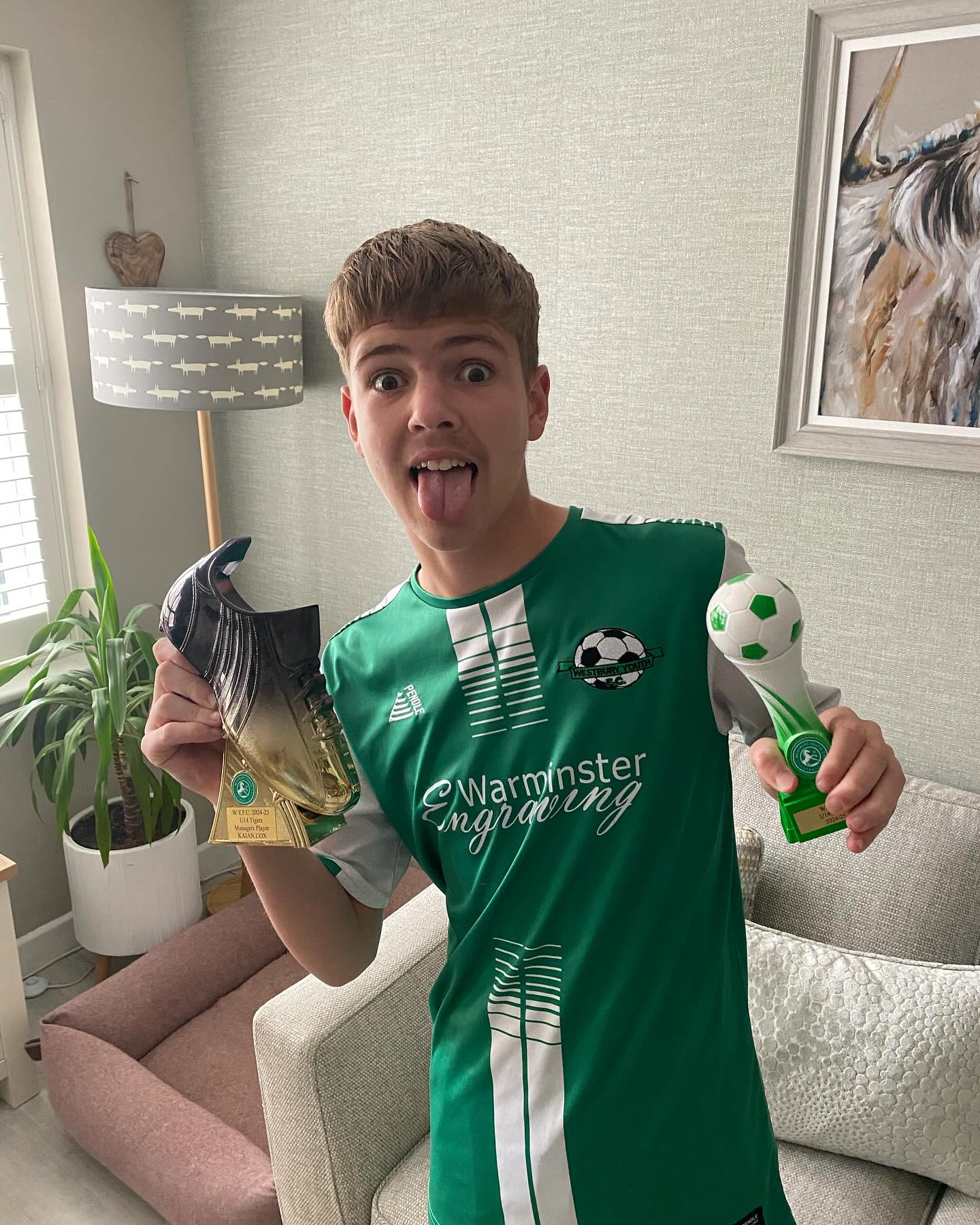 That wraps up the league season for Westbury Youth U14 Tigers.
We were proud to supply the awards for the presentation day, and even better on a personal level our son won Managers Player of the Year.
Thanks everyone involved with not only organising today but for all your time over the whole season and not only for our sons team but for all grassroots coaches and volunteers, without these people there is no grassroots football. 🏆🎉⚽️ #wiltshiresport #grassrootsfootball #youthfootball #westburysport #warminstersport #footballawards