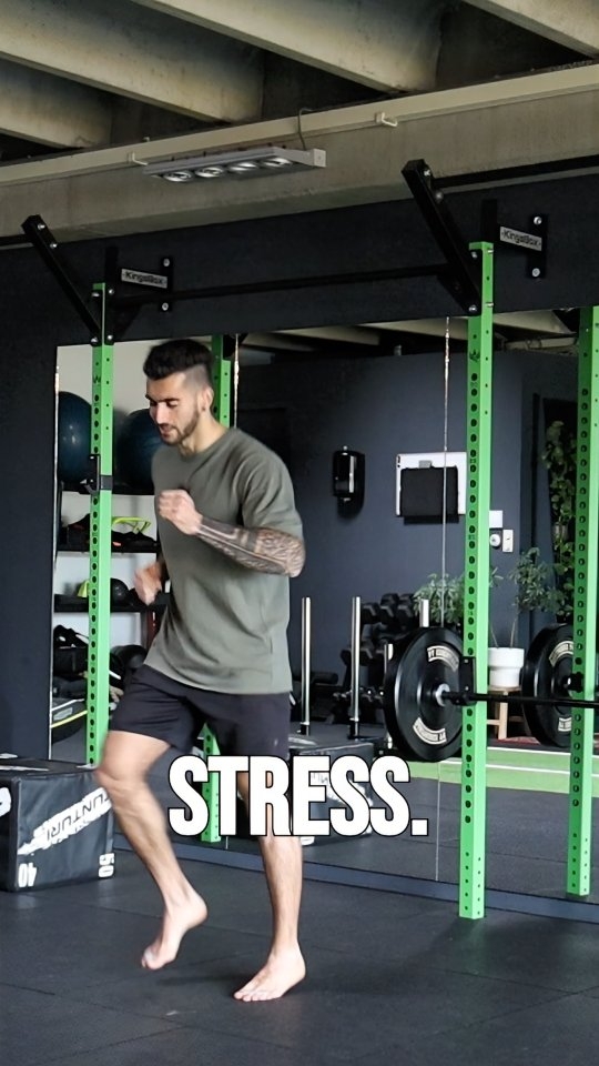 🚶♂️ Waarom Wandelen Zo Goed Voor Je Is 🚶♀️
Wandelen is een van de eenvoudigste en meest toegankelijke vormen van beweging die je kunt doen, maar de voordelen zijn enorm! 💯 Of je nu op zoek bent naar meer energie, betere gezondheid of mentale rust, wandelen biedt het allemaal.
✅ Verbetert je hartgezondheid en bevordert de bloedsomloop ❤️
✅ Verlicht stress en angst door de focus op ademhaling en beweging 🌿
✅ Versterkt spieren en gewrichten zonder de belasting van intensieve trainingen 💪
✅ Verhoogt je mentale helderheid en verbetert de stemming 🧠
✅ Verbrandt calorieën en helpt bij gewichtsbeheersing 🔥
🔹 Tip: Maak van wandelen een dagelijkse gewoonte – een korte wandeling van 20-30 minuten kan al wonderen doen!
Woon je in Amsterdam Noord en zoek je begeleiding bij gezonde gewoonten en functionele fitness? 📍💪 Kom langs bij Original Physic!
📍 Original Physic - Gedempt Hamerkanaal 10, 1021 KM Amsterdam
🔗 Meer info & training boeken → www.kebkokabakibi.com & www.originalphysic.nl
💬 Hoe vaak wandel jij per week? Deel het in de reacties! ⬇️
#WandelenVoorGezondheid #PersonalTrainerAmsterdam #AmsterdamNoord #Stressvermindering #GezondLeven #FunctioneleFitness #MentaleGezondheid #WandelenIsGezond #FitMetKEBKO #OriginalPhysic #DuurzameGezondheid #KrachtigDoorBeweging #TrainVoorHetLeven