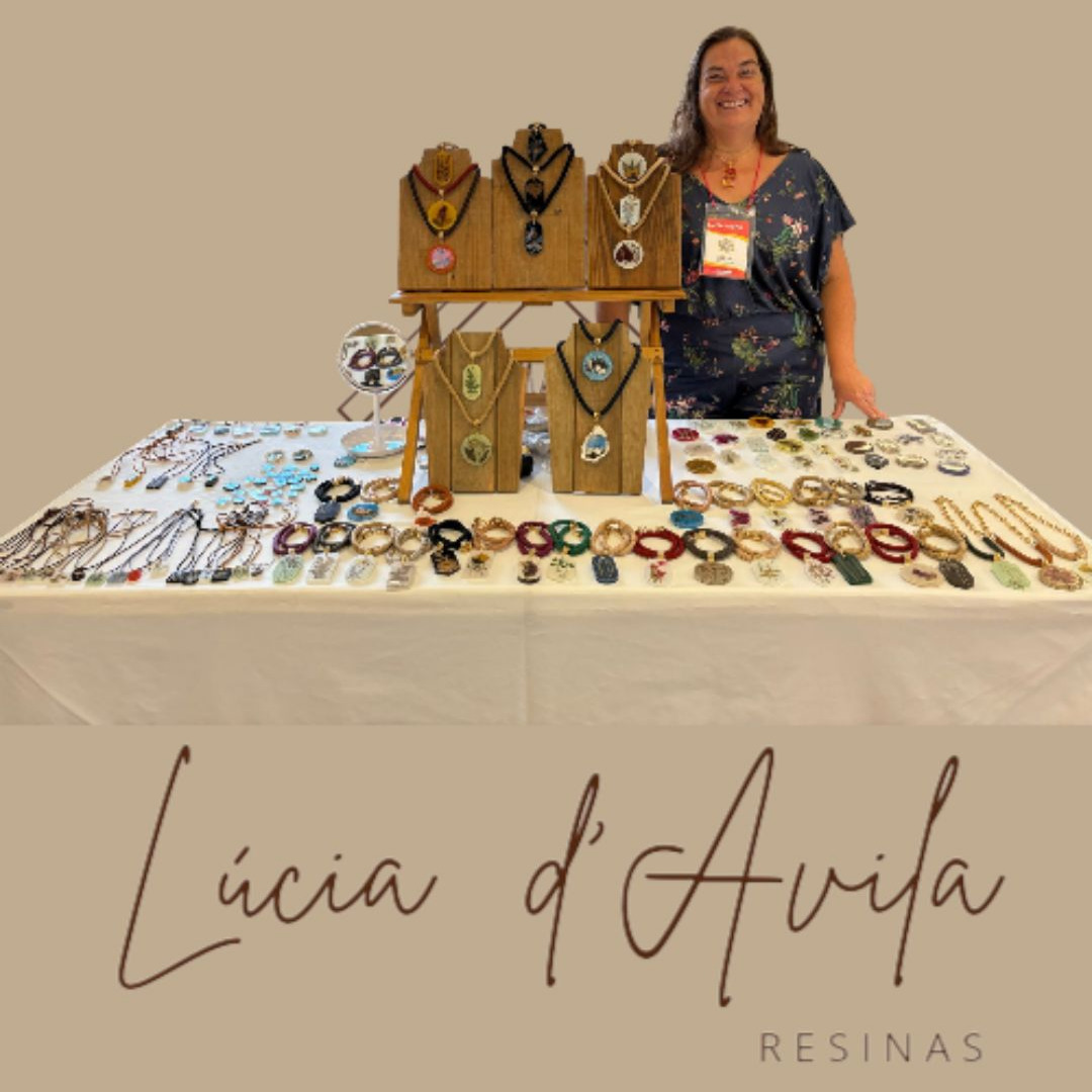 💫Ola! Estarei nos dias 06 e 07/06/2025, com minhas lindas peças feitas com resina e flores naturais, no Shopping Center Itaguaçu em São José-SC. Venha me visitar!🥰 ⬆️Siga, curta, comente e compartilhe! #floresnaresina #peçasartesanais #designcriativo #peçascomalma #artecomflores #colaresdeflores #amearte #floressecas #resinacomflores #designnatural #bastidoresdaarte #criandocomamor #designexclusivo #belezanatural #exclusividade #resina #resinaepoxi #resin #resinaartwork #pingenteresina #floresnaturaisdesidratadas #colares #pingentes…