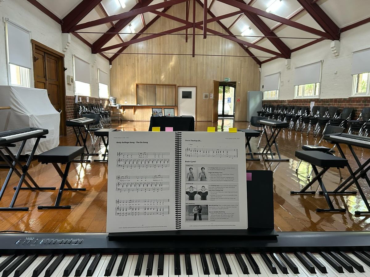 🎹✨ Take a peek inside our warm and welcoming space, where children learn piano in a fun, supportive group environment!
Our sessions are designed to be engaging, educational, and confidence-building – perfect for beginners and young learners.
🌟 Now enrolling for Term 3!
Head to our website to learn more and secure your spot 🎶
#GroupPiano #PianoLessonsForKids #FunLearning #SupportiveEnvironment #MusicEducation #NowEnrolling #Term3Piano
