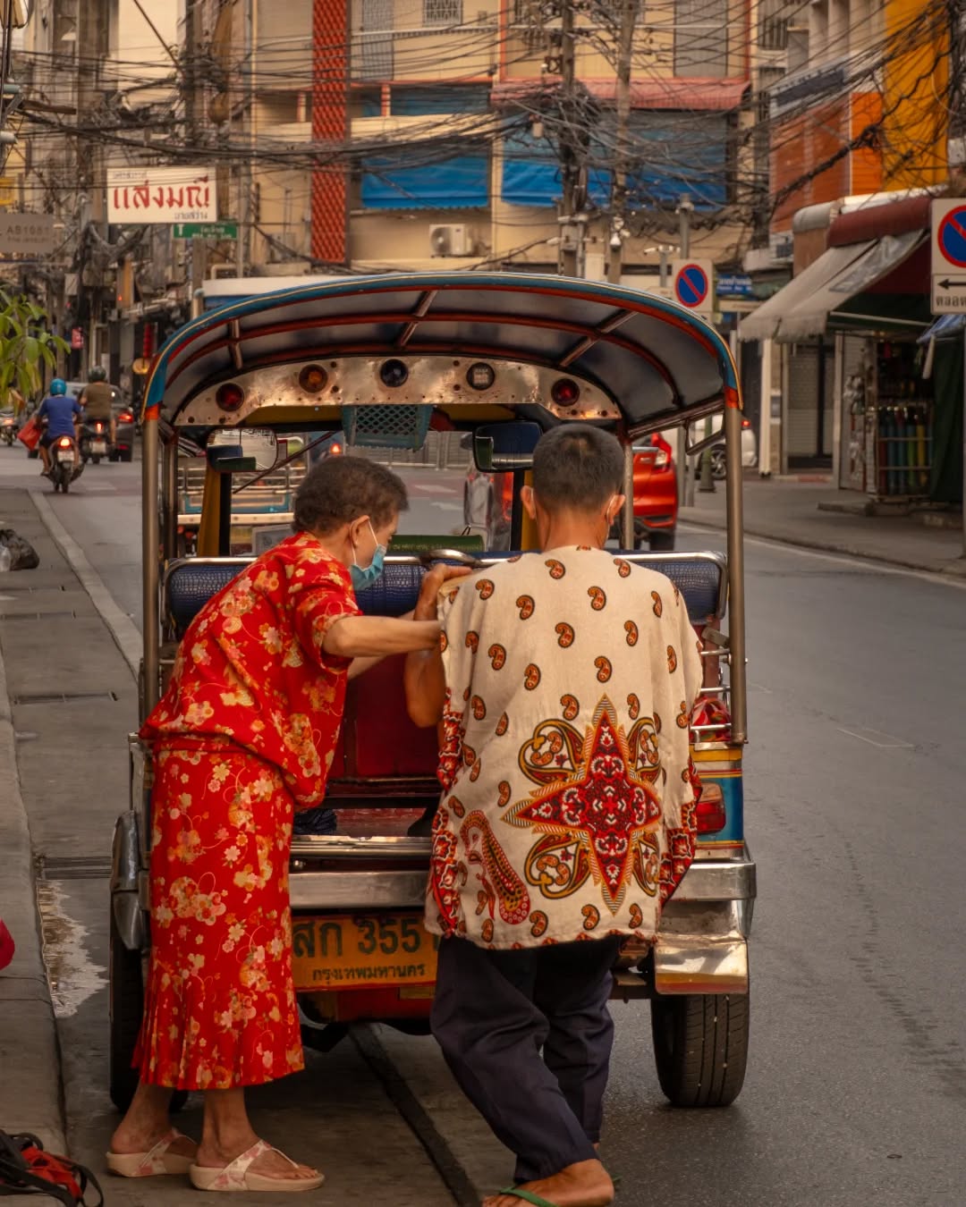 Lo hacemos juntos.
.
.
.
Bangkok, Thailand 2025