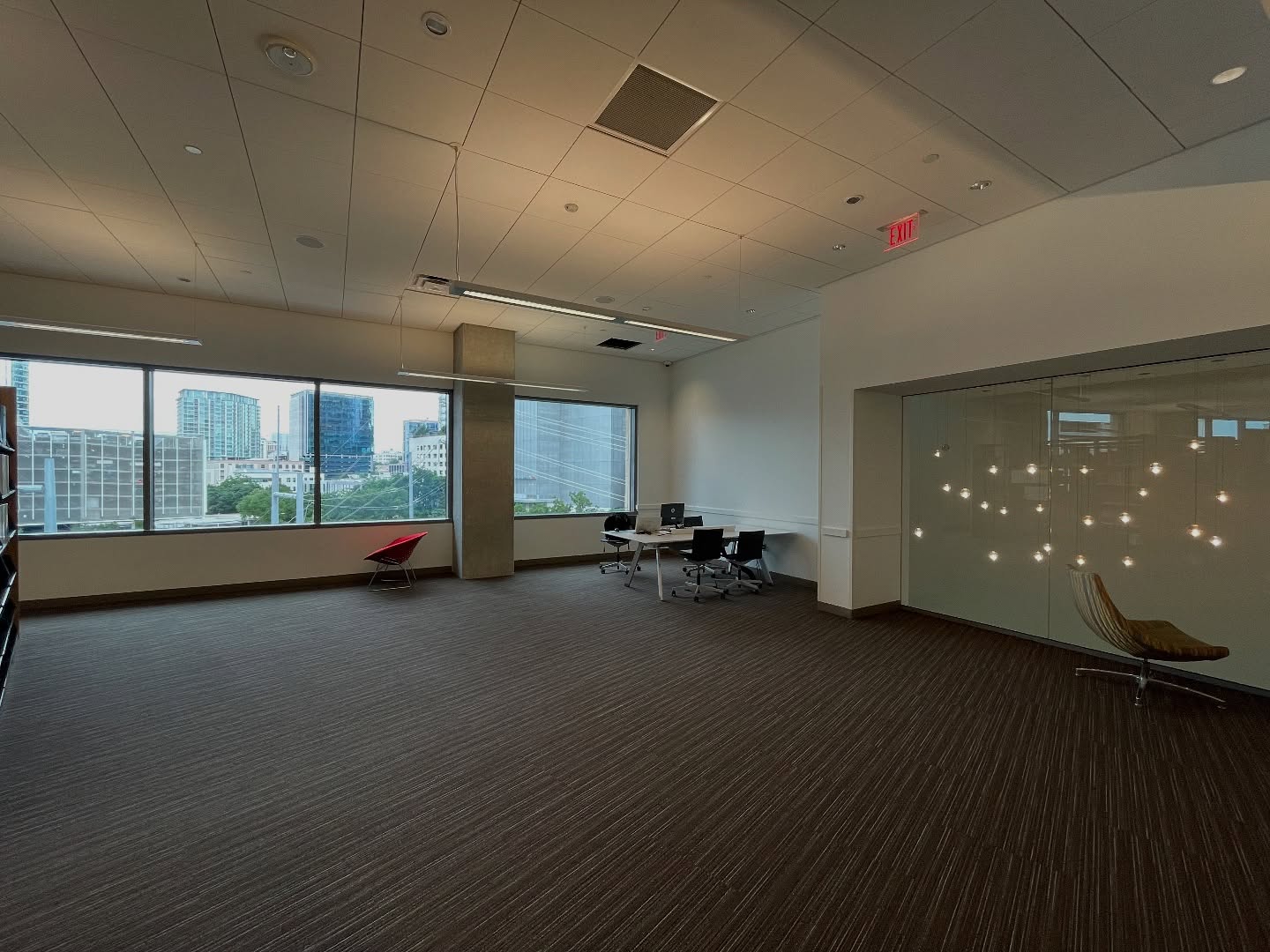 5th Floor Corner Office
Downtown Austin, Texas
$9/day