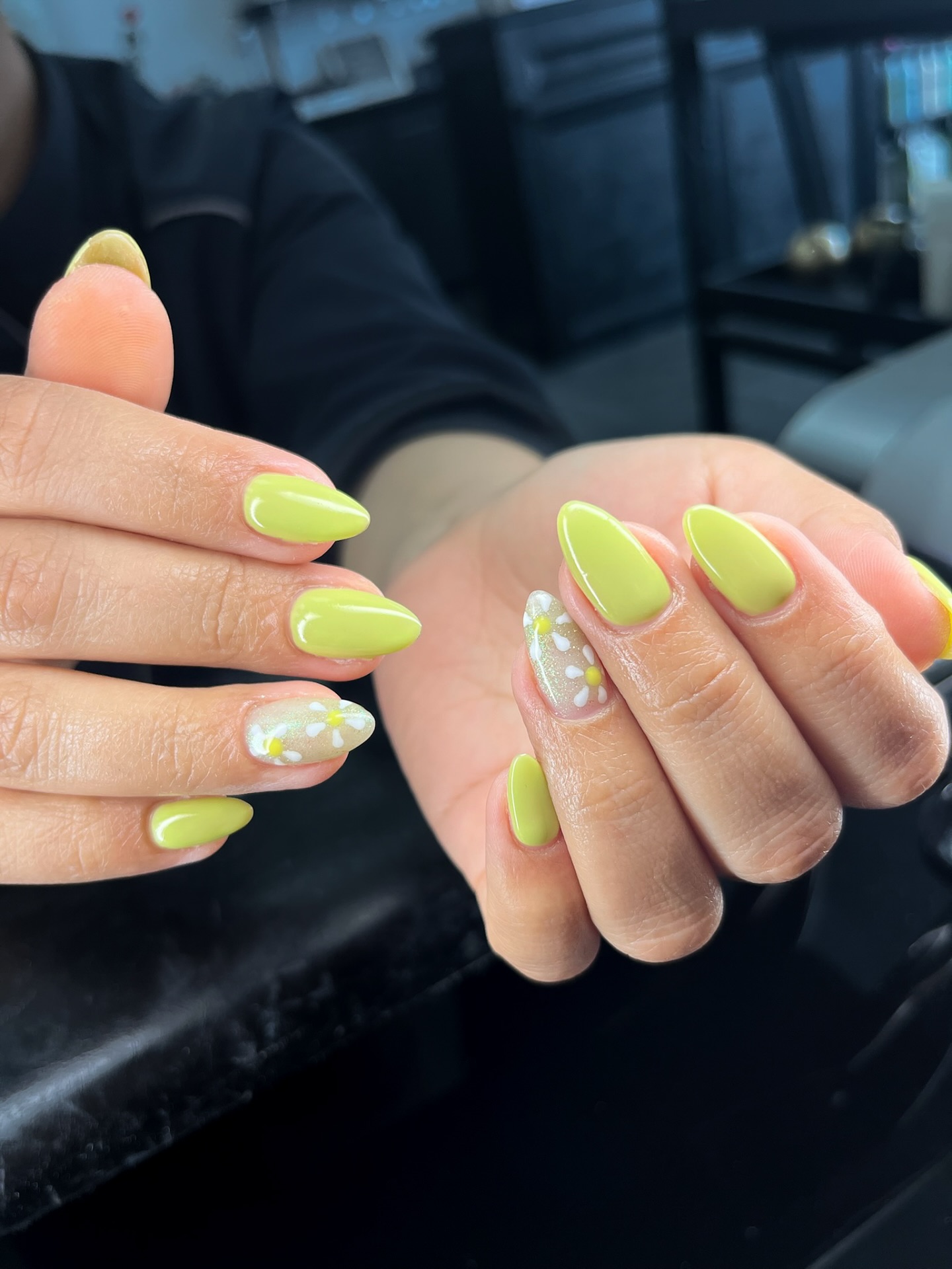 Not quite summer, but this set says we’re getting close. 💚
This set of BIAB (Builder Gel) adds just the right amount of structure. It’s lightweight, wearable, and supportive of your natural nail growth.
Meaning it’s built to support your everyday life, not just in the moment.
we’ll see you soon for your next set,
the Hazel Team
#EmilyAtHazel #WesternMassNails #nails413 #biab #