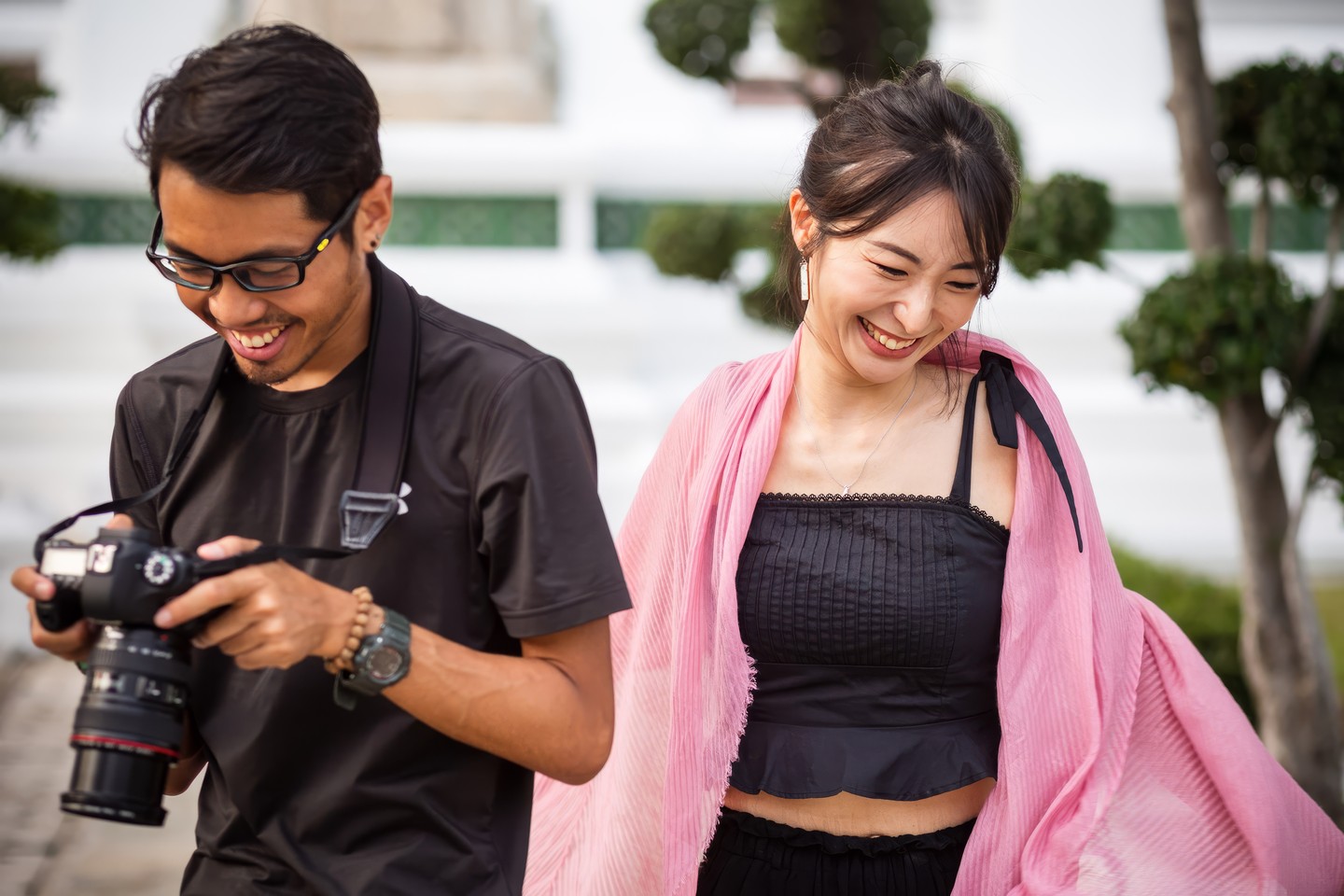 Pure joy captured! ✨ That's the energy we love on our #PhotoWalks. Here's our photographer Ian and a wonderful guest, sharing a laugh and reliving amazing moments in #Bangkok.
Every smile tells a story! 😄
#walktalkphoto #Bangkok #Thailand #HiddenGems #PhotographyTour #PhotoWalk #AuthenticBangkok #StreetPhotography #DiscoverThailand #TravelPhotography #GuestHappiness #CapturedMoments #PhotographerLife #TravelJoy #BangkokVibes #SmileTherapy #PersonalizedExperience #TravelMemories #ExploreWithUs