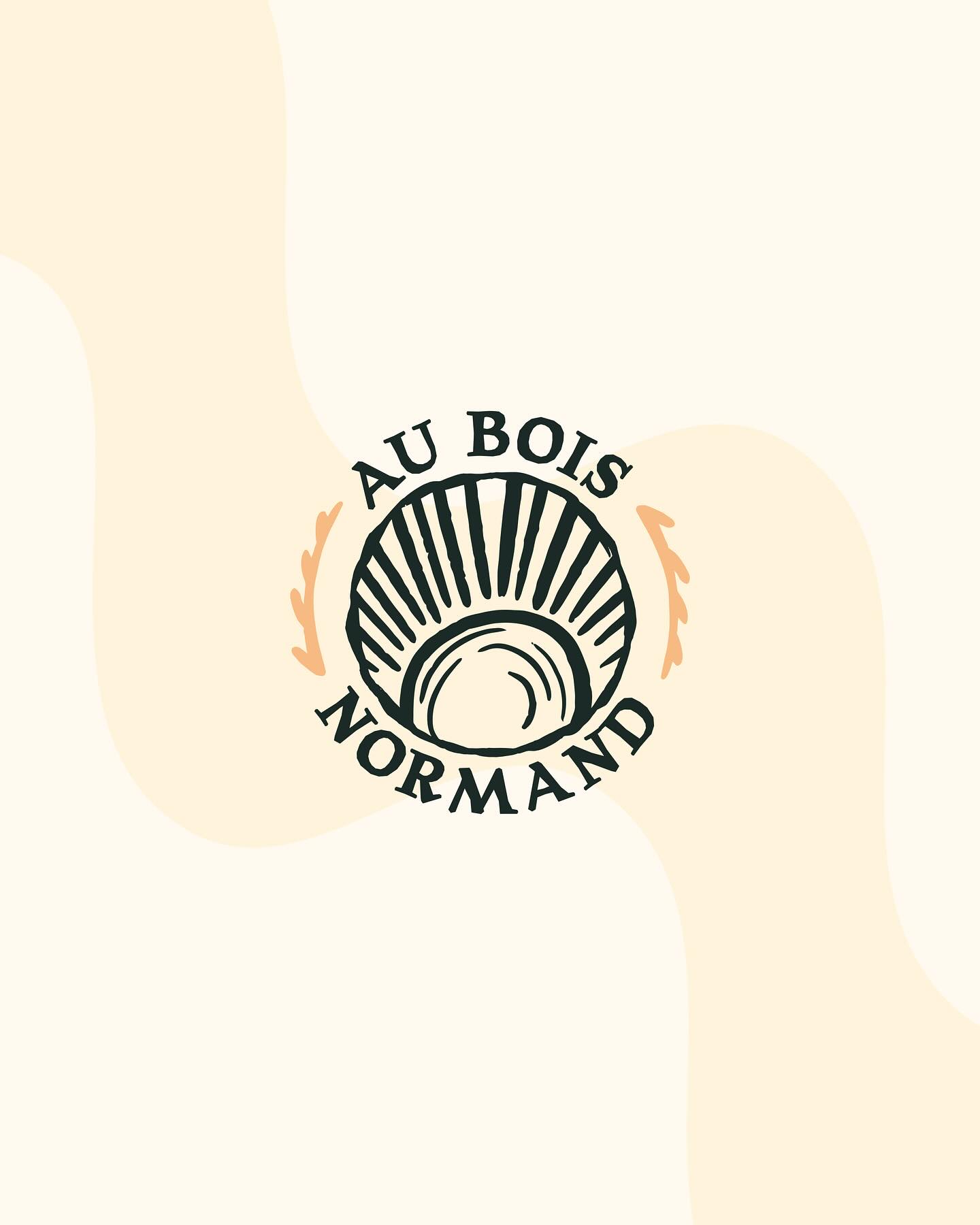 || BRANDING ||
Aujourd’hui, je vous partage l’identité visuelle de la boutique « Au Bois Normand ».
Cette marque propose des bougies, des décorations et outils vikings, des bijoux, des runes, et autres produits celtiques. Il était important pour de retrouver un aspect traditionnel brut et surtout un univers viking fort dans son identité visuelle.
Merci à @_witchycassy de m’avoir fait confiance pour la réalisation de son projet.
________
Histoire de charmer l’algorithme: logo, identité visuelle, branding, graphiste, image de marque, communication visuelle, entreprise, auto-entrepreneur, petite entreprise, boutique.
#identitevisuelleentreprise #logoprofessionnel #designdemarque #creationdelogo #branding #imagedemarque #graphicdesign #graphiste #graphistefreelance #brandidentity #identitevisuelle #logo #logodesigner #entrepreneur #entrepreneuse #petiteentreprise #monentreprise #autoentrepreneur #brandidentity #inspiration