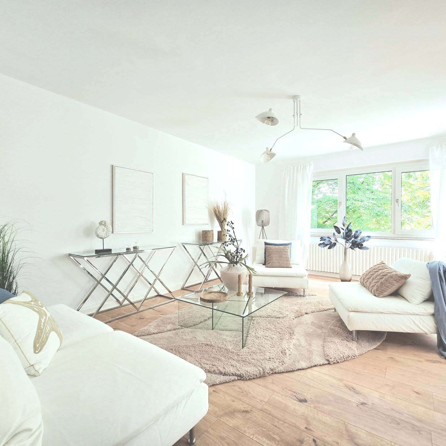 Meeresbrise am grünen Venusberg in Bonn.🌊
Besichtigungen bitte nur in Badehose, Bikini und Strandlatschen. 🩳👙🩴☀️,
Weisswein, Champagner und Meeresfrüchte dürfen gerne mitgebracht werden!🥂🦞🦐🦪
#homestaging #homestagingprofessional #immobilienpräsentation #Immobilien #immobilienverkauf #immopreneur #bonn #rheinsiegkreis #rheinland #häusermitpotential