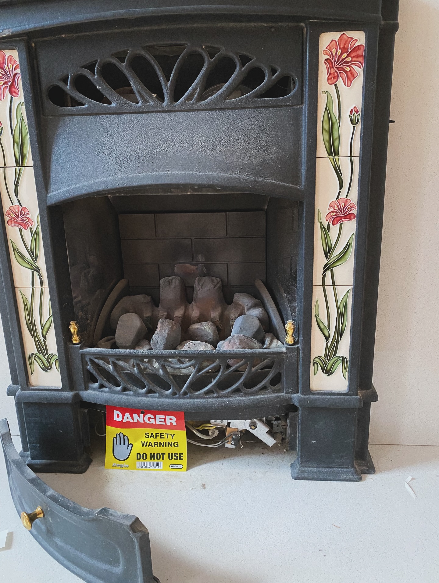 AR. #summer #edinburgh #atrisk #danger #gasfire #gassaferegister #donotuse #safety #gassafe ##scotland #gasengineer