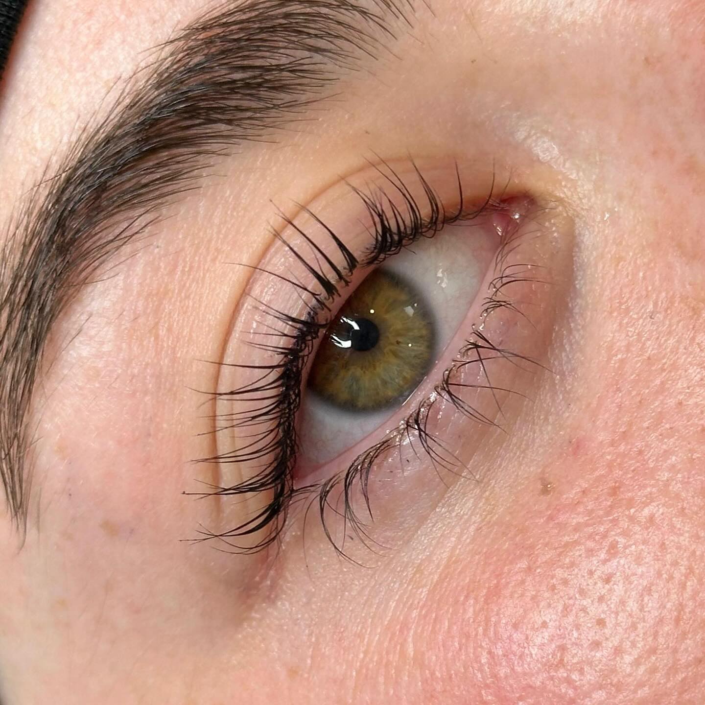 ✨ Blessing your feed with another gorgeous lash lift from earlier this week ✨
How beautiful are those green eyes though!
#lashlift #yumilashlift #lashliftgoals #beautynz #embellir