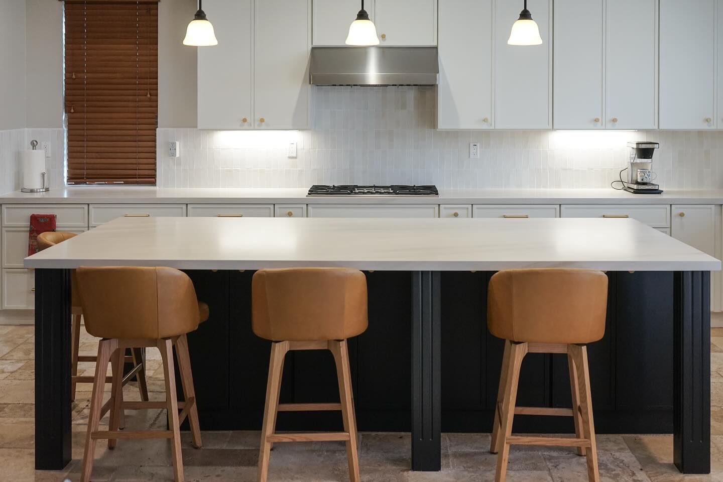 It’s a sunny day in Carlsbad☀️ Freshly installed Zellige beautifully complements the slim shaker collection.